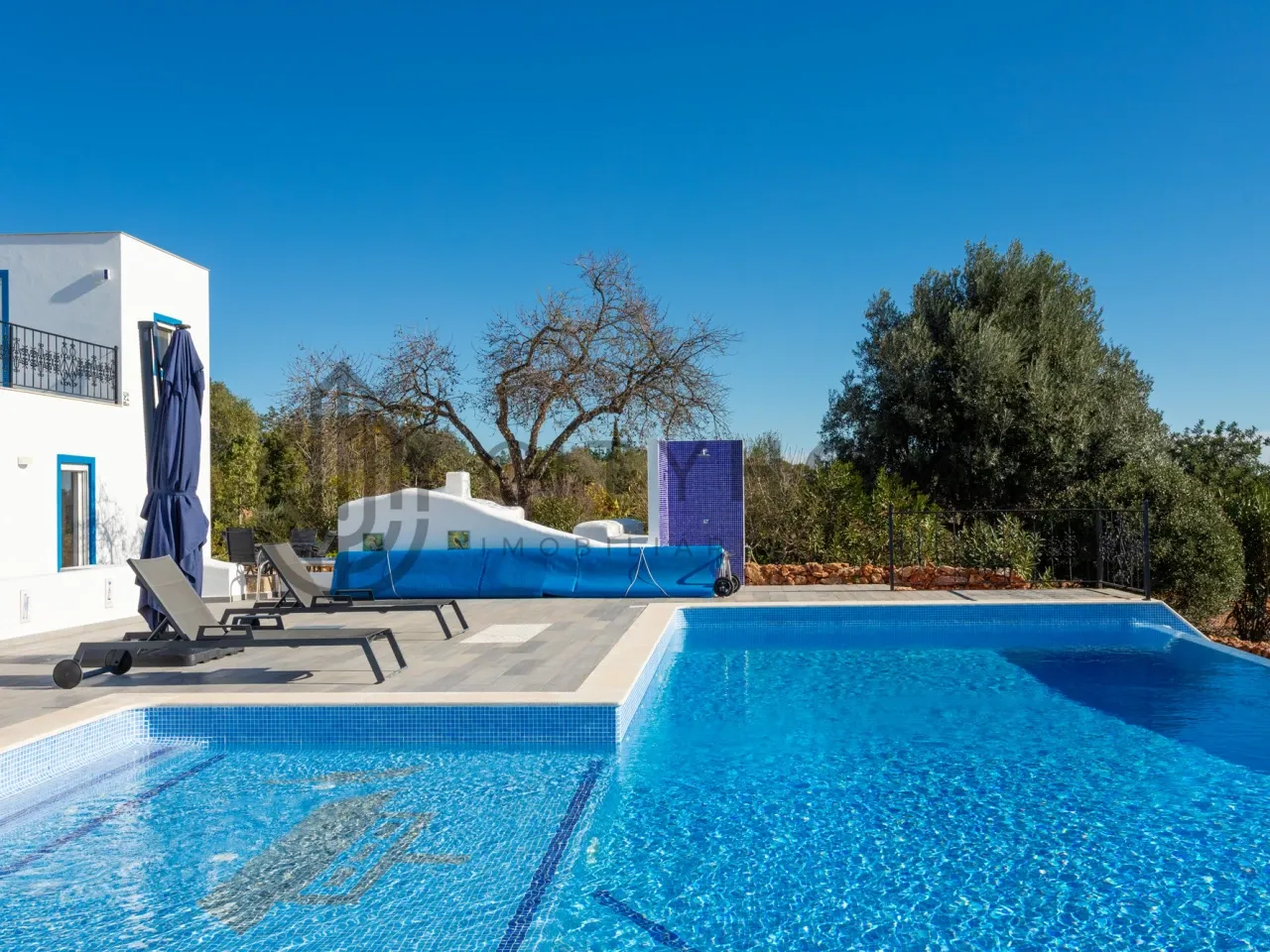 4-Bedroom Villa with Expansive Gardens and Infinity Pool in Silves, Portugal - View image 41 of 47