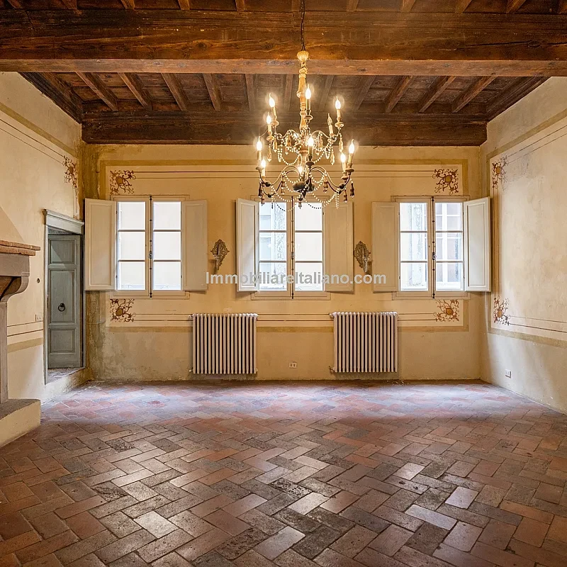 3-værelses hus med kælder i det historiske Sansepolcro, Toscana