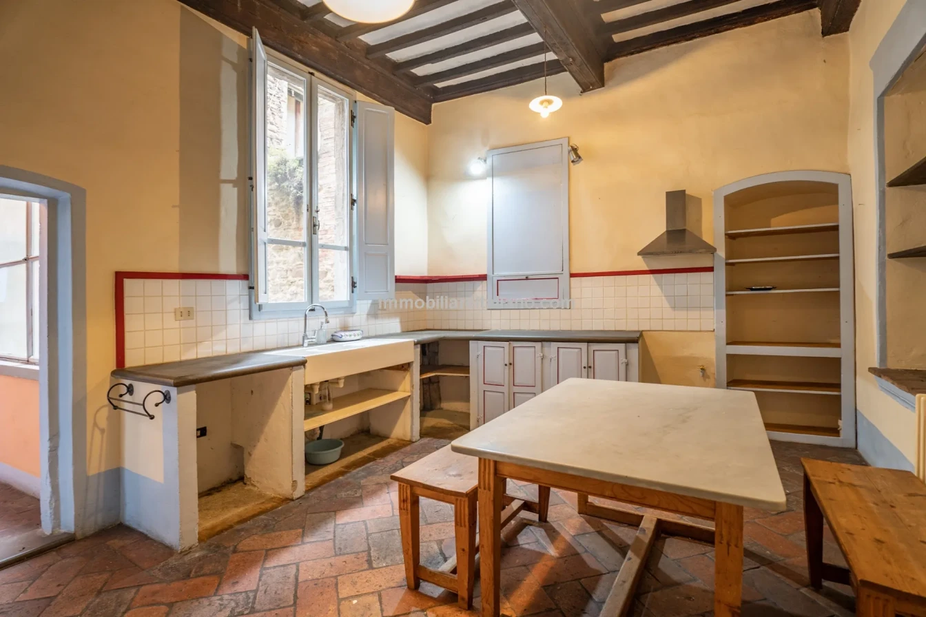 Huis met 3 slaapkamers en kelder in het historische Sansepolcro, Toscane - Bekijk afbeelding 9 van 36