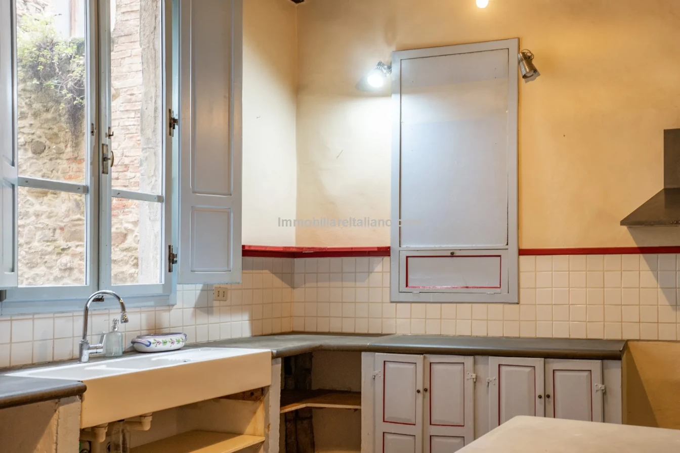 Huis met 3 slaapkamers en kelder in het historische Sansepolcro, Toscane - Bekijk afbeelding 10 van 36