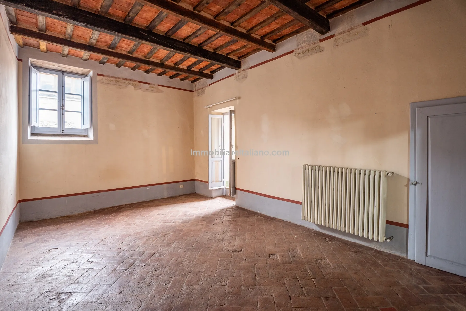 3-Bedroom House with Basement in Historic Sansepolcro, Tuscany - View image 18 of 36