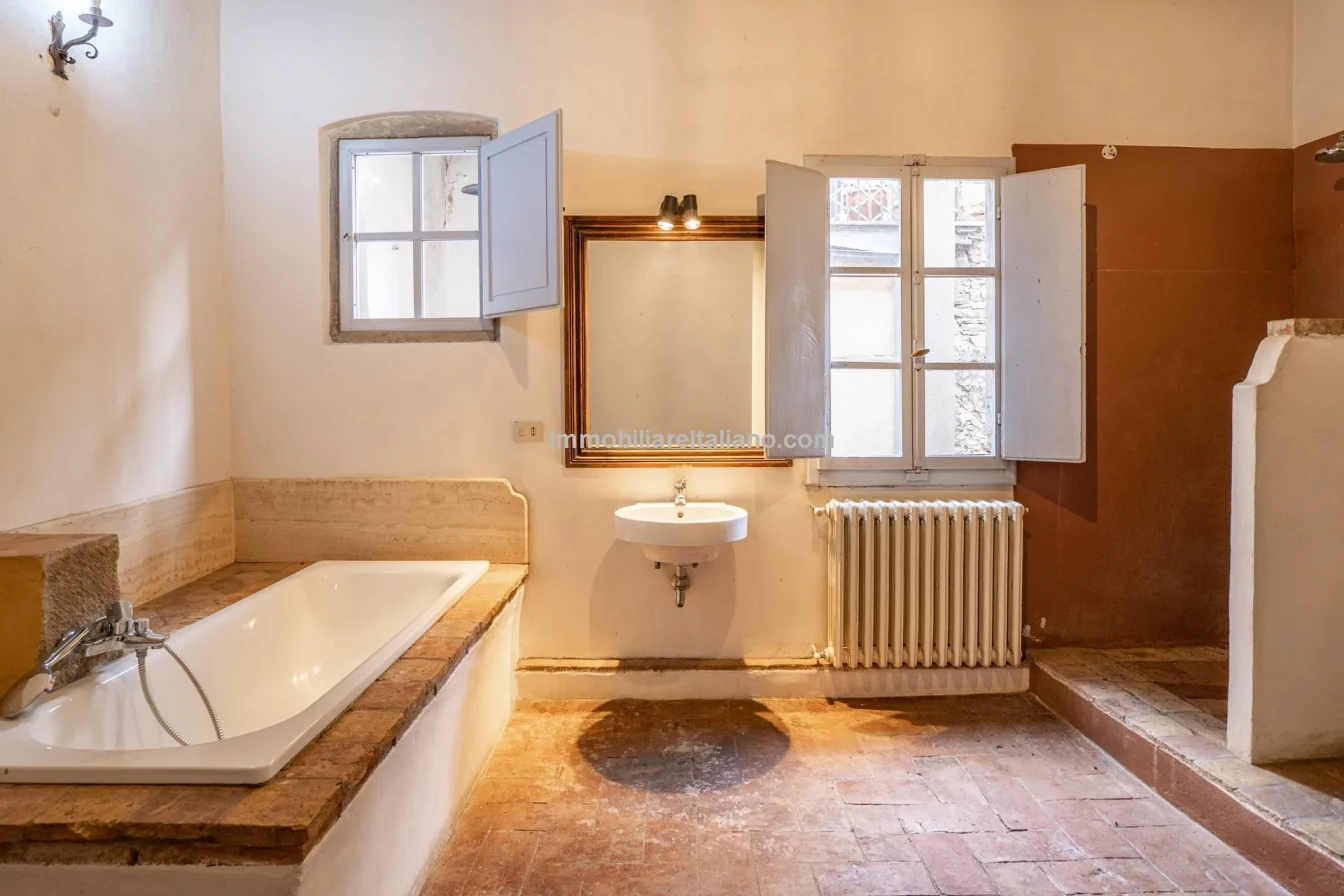 Huis met 3 slaapkamers en kelder in het historische Sansepolcro, Toscane - Bekijk afbeelding 22 van 36