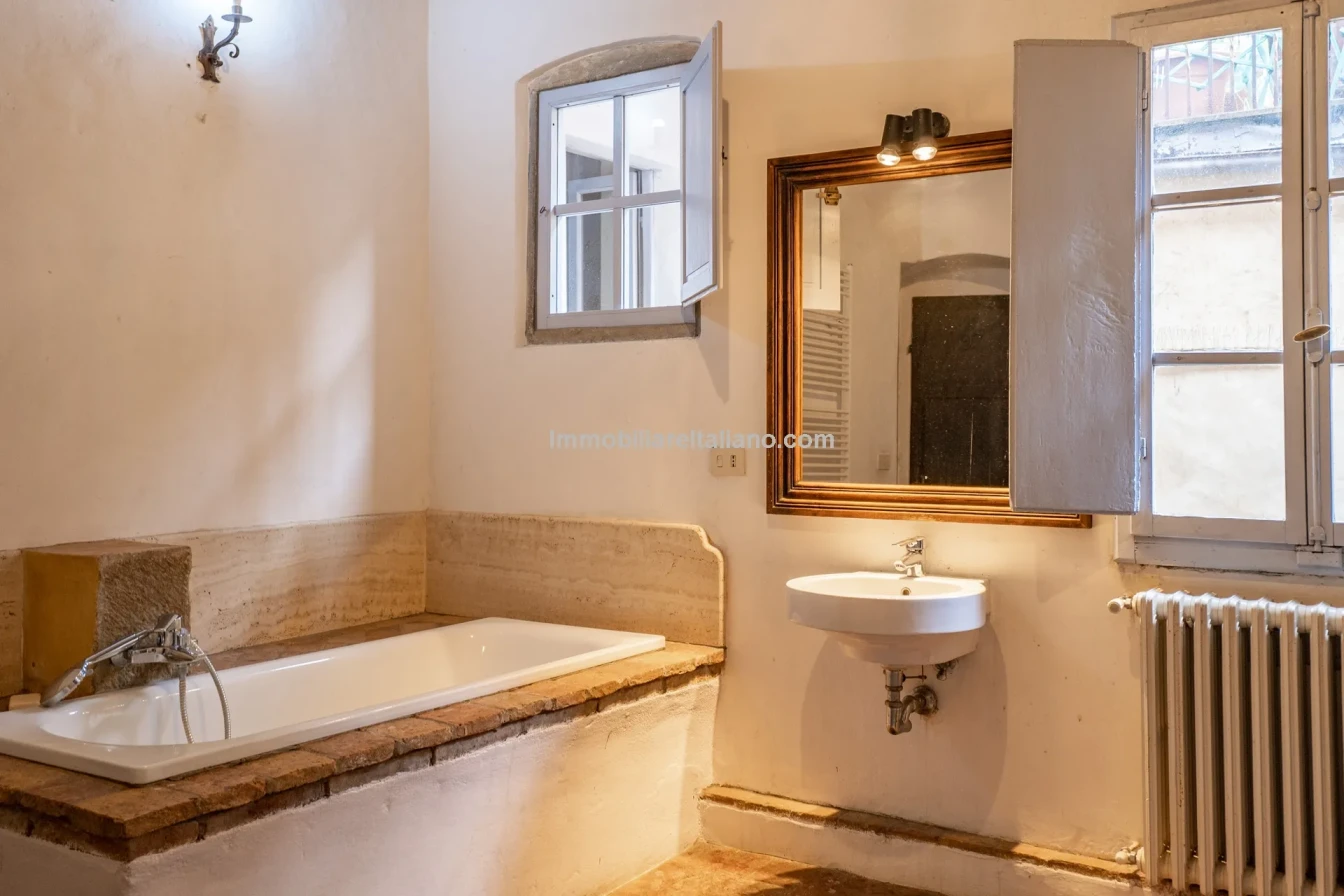 Huis met 3 slaapkamers en kelder in het historische Sansepolcro, Toscane - Bekijk afbeelding 23 van 36