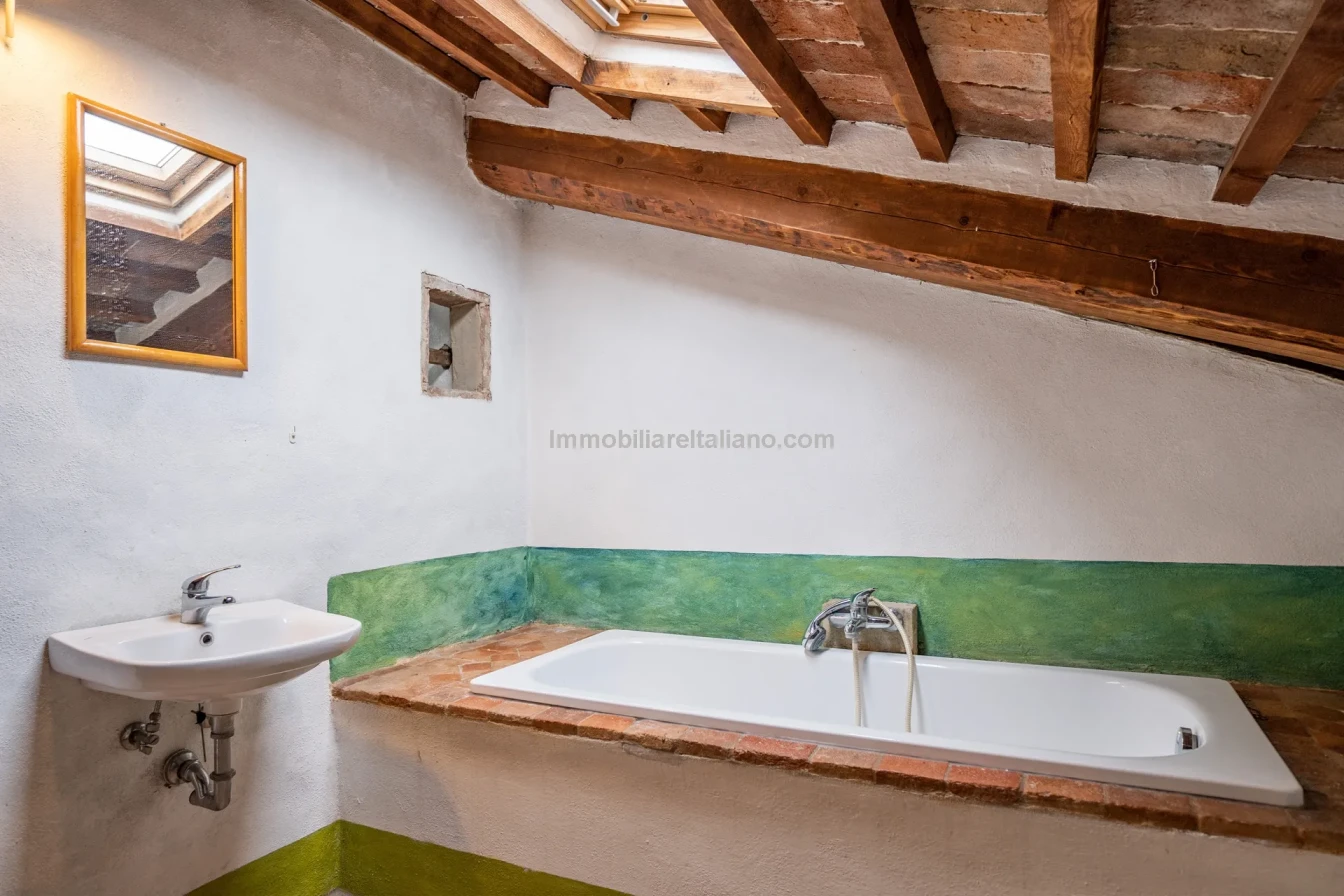 Huis met 3 slaapkamers en kelder in het historische Sansepolcro, Toscane - Bekijk afbeelding 28 van 36