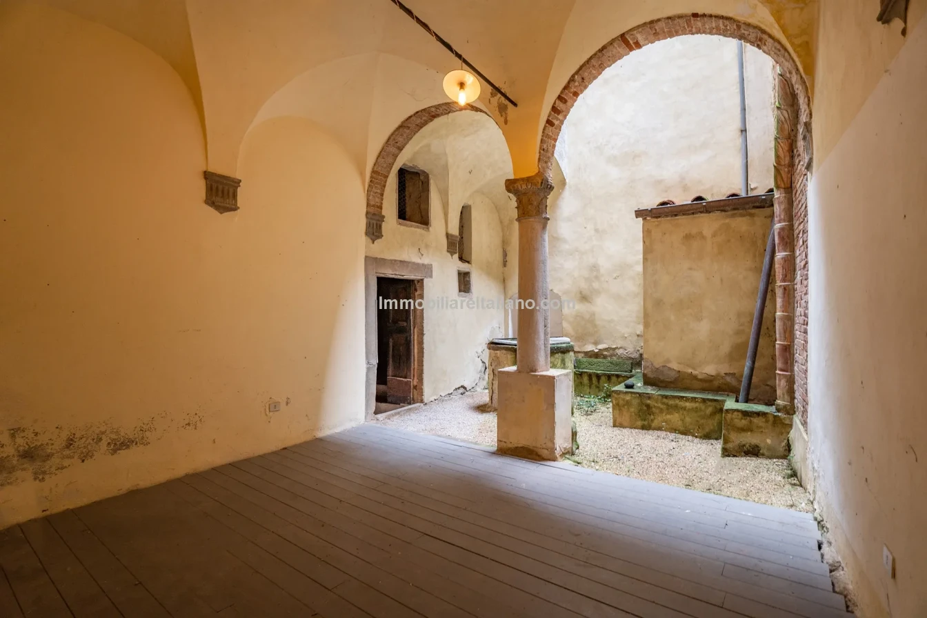 Huis met 3 slaapkamers en kelder in het historische Sansepolcro, Toscane - Bekijk afbeelding 33 van 36