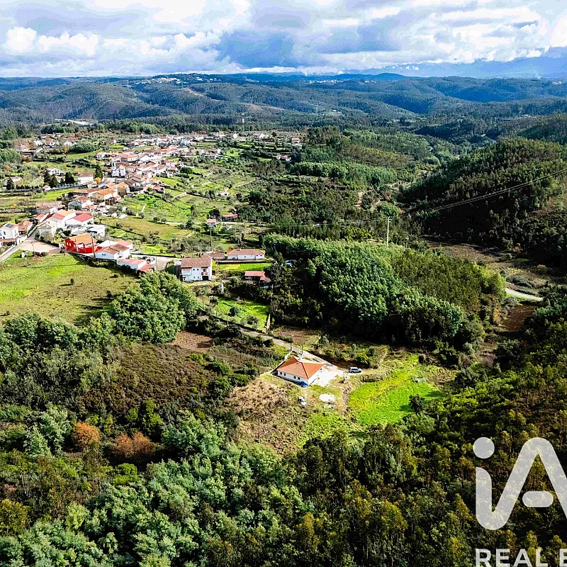 Moderne hus med 2 soveværelser og stor have i Friumes, Portugal
