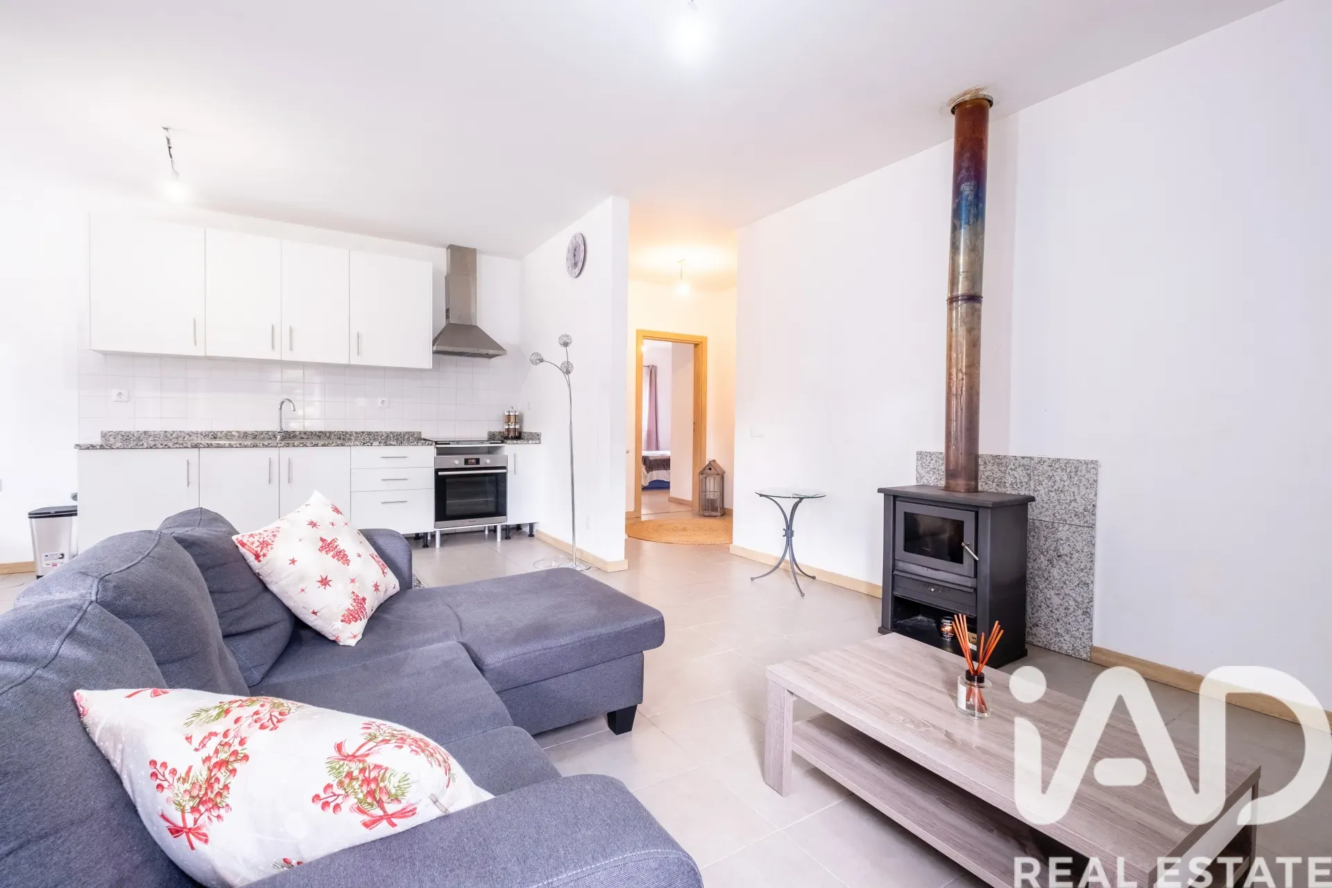 Contemporary 2-Bedroom House with Expansive Garden in Friumes, Portugal - View image 7 of 27