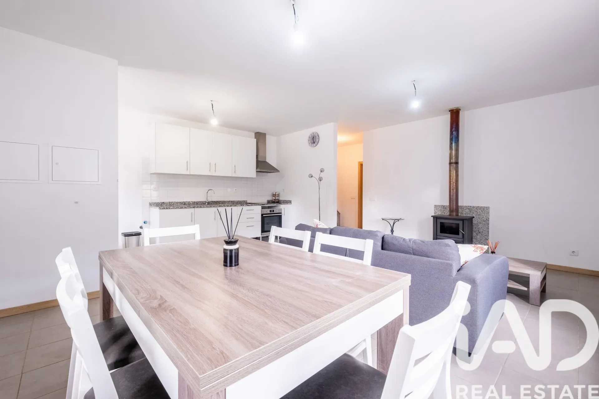 Contemporary 2-Bedroom House with Expansive Garden in Friumes, Portugal - View image 8 of 27