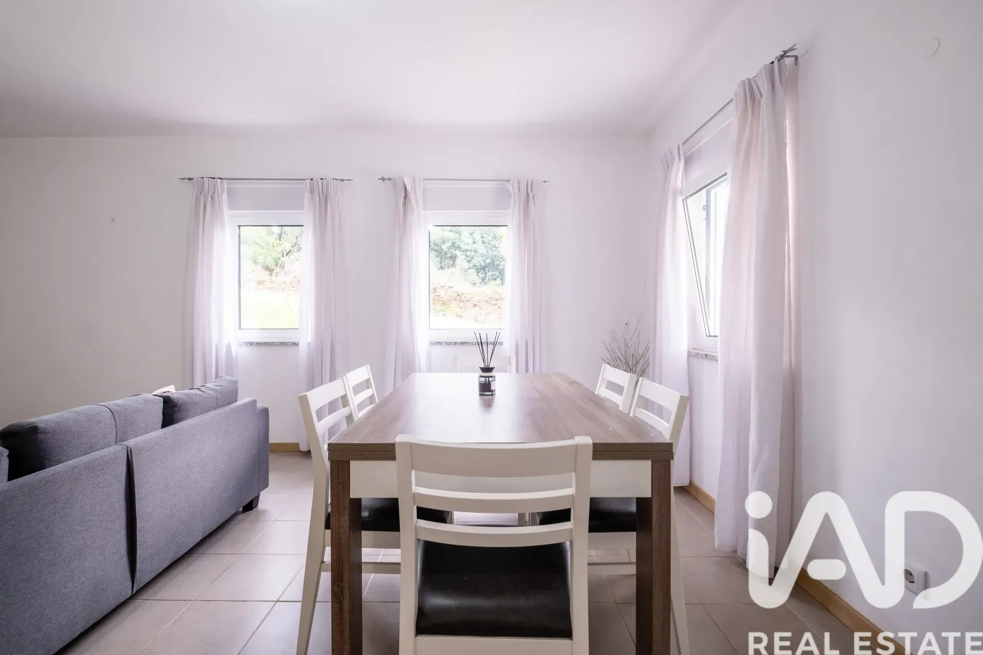 Contemporary 2-Bedroom House with Expansive Garden in Friumes, Portugal - View image 13 of 27