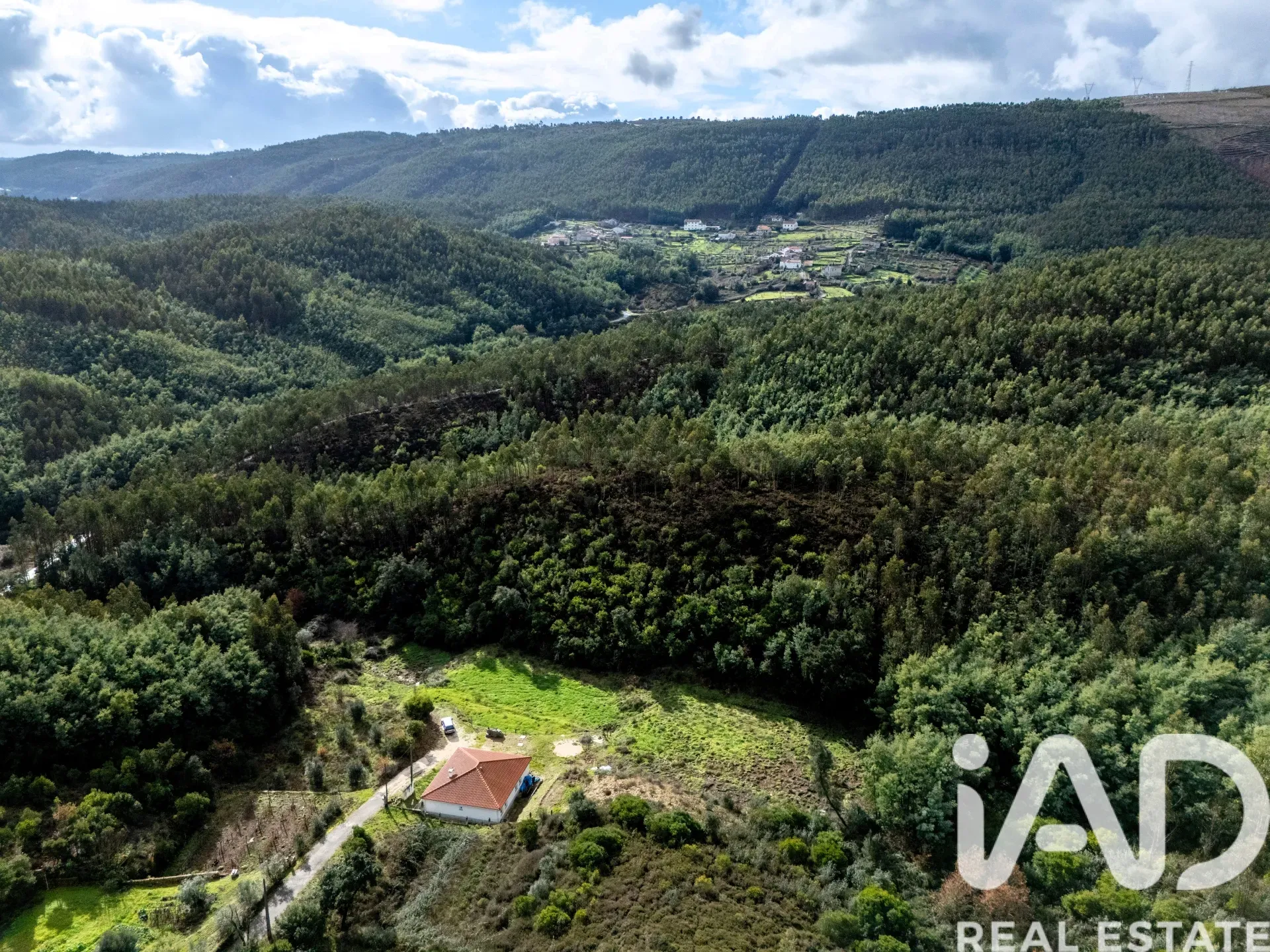 Contemporary 2-Bedroom House with Expansive Garden in Friumes, Portugal - View image 27 of 27