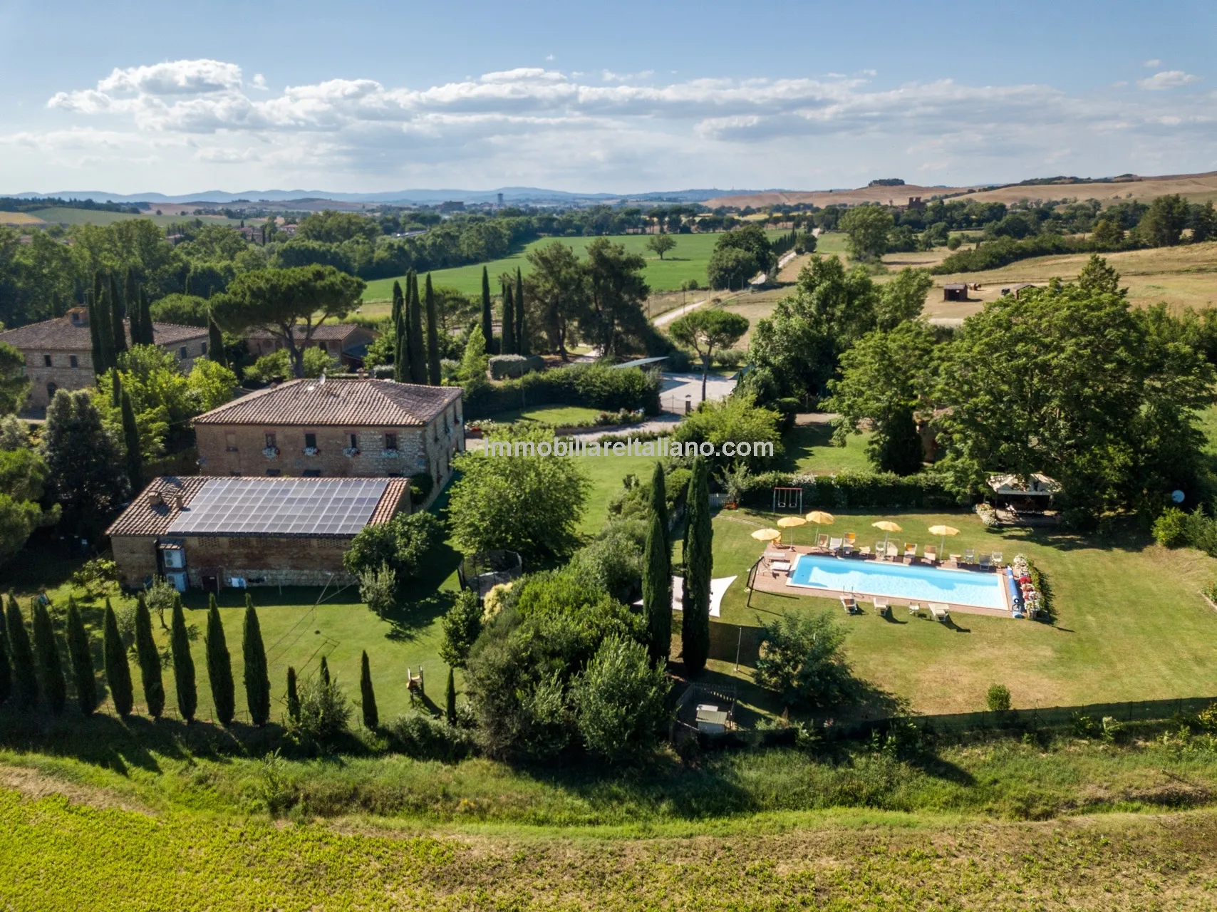 Tuscan Farmhouse with Agritourism Potential near Siena - Image 2