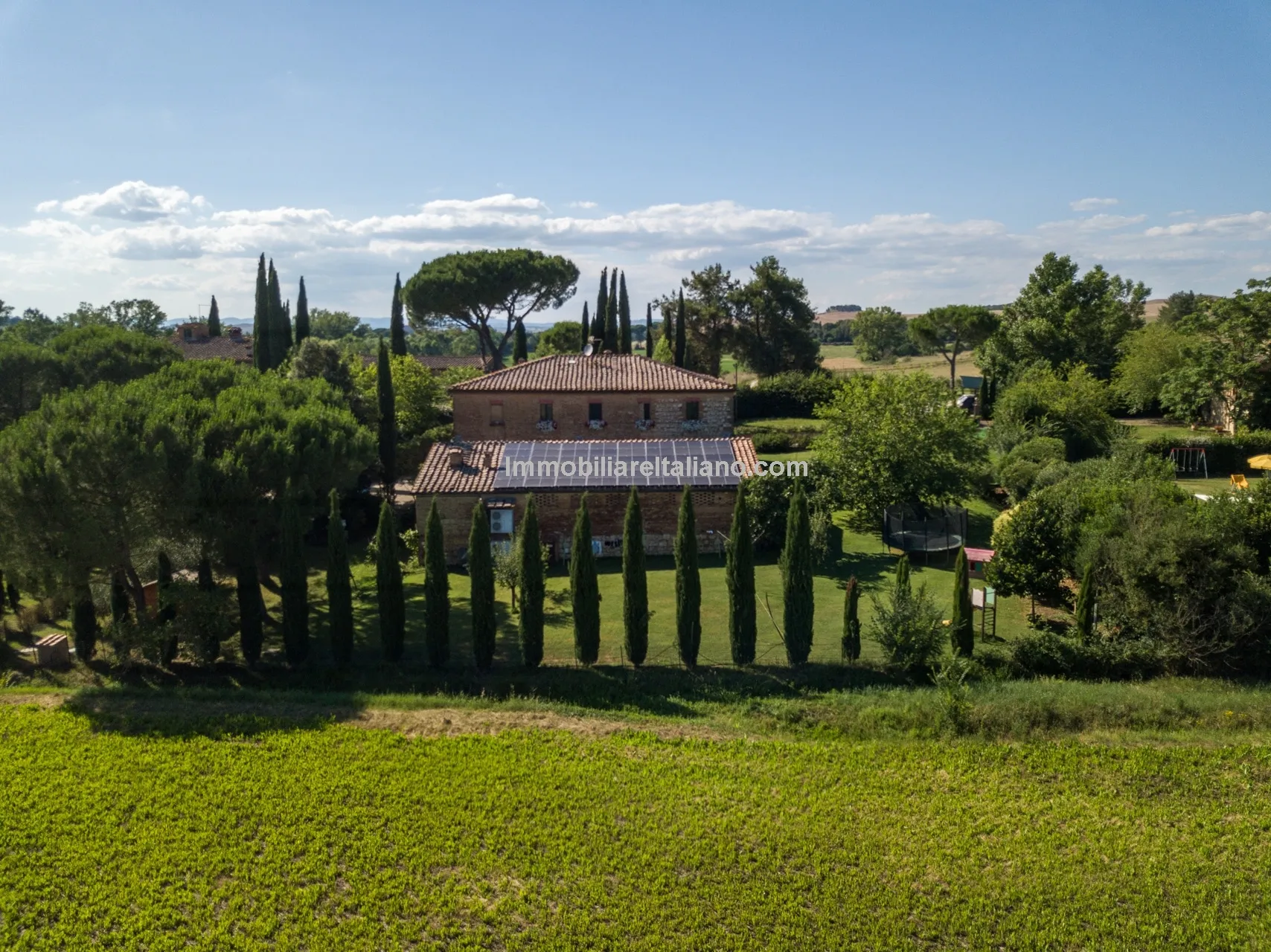 Tuscan Farmhouse with Agritourism Potential near Siena - Image 4