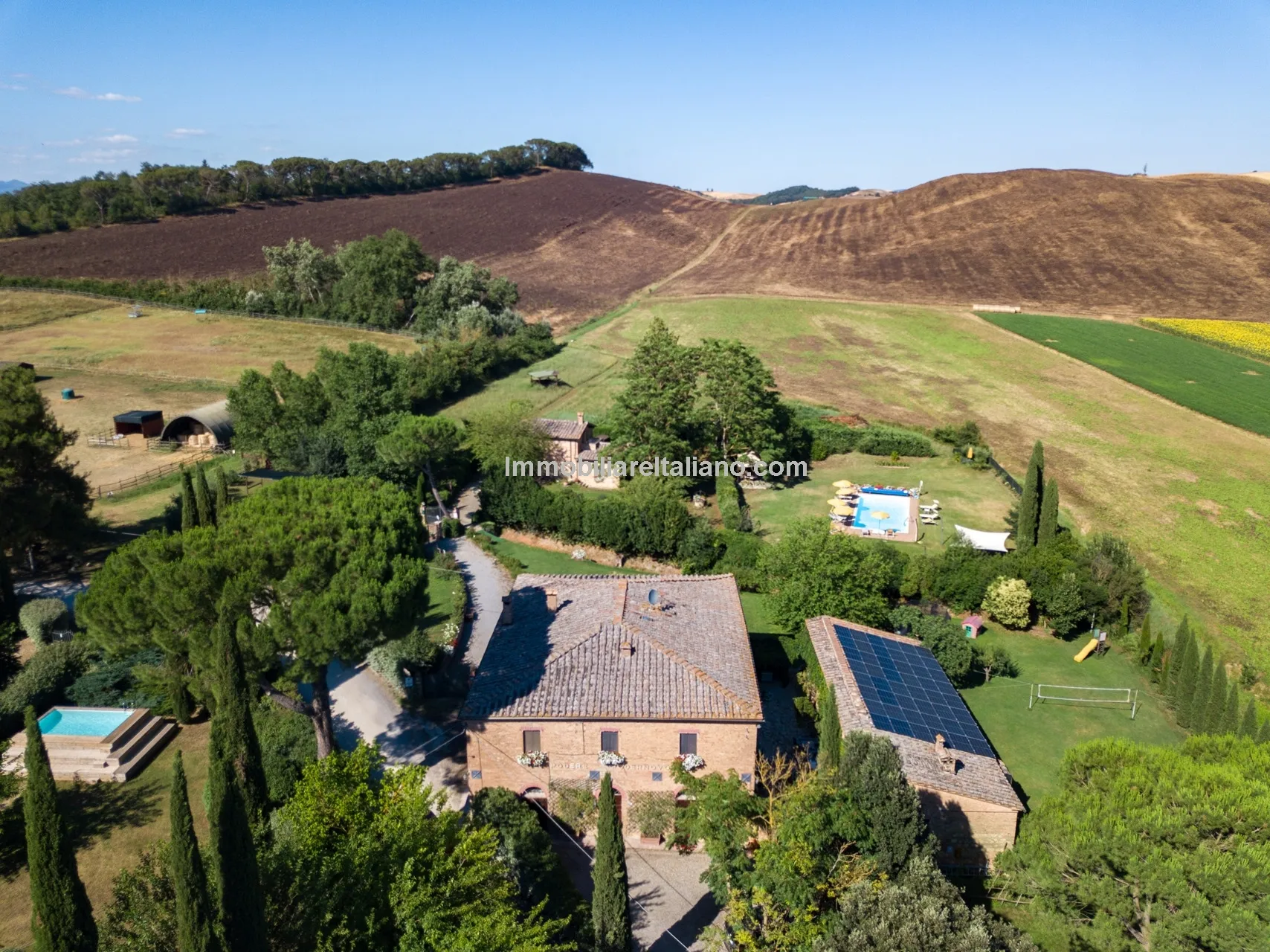 Tuscan Farmhouse with Agritourism Potential near Siena - Image 5