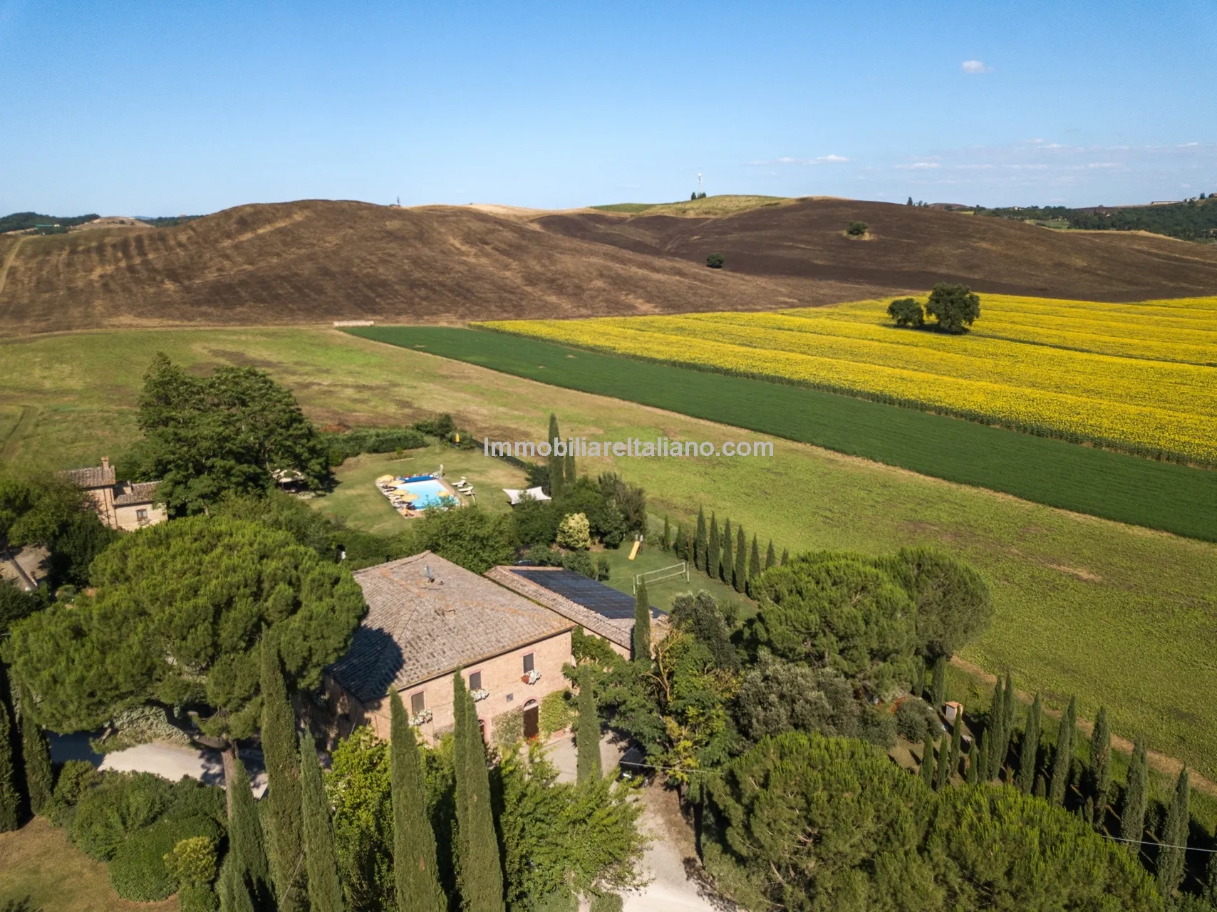 Tuscan Farmhouse with Agritourism Potential near Siena - View image 7 of 63