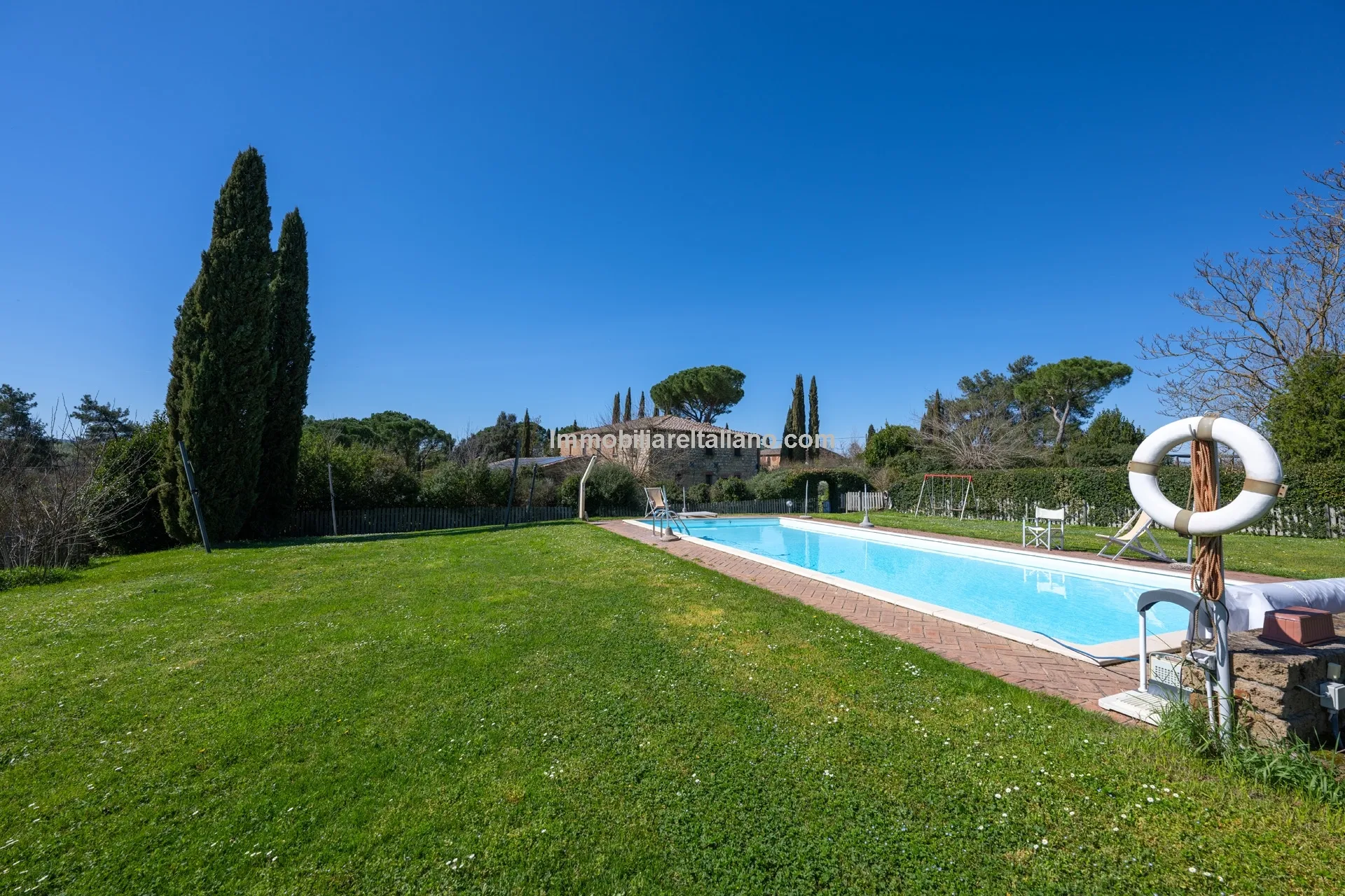 Tuscan Farmhouse with Agritourism Potential near Siena - View image 10 of 63