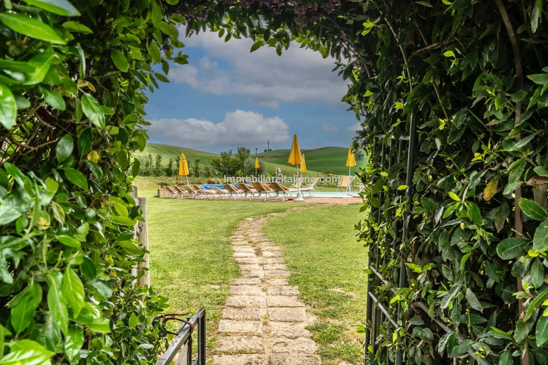 Tuscan Farmhouse with Agritourism Potential near Siena - View image 11 of 63
