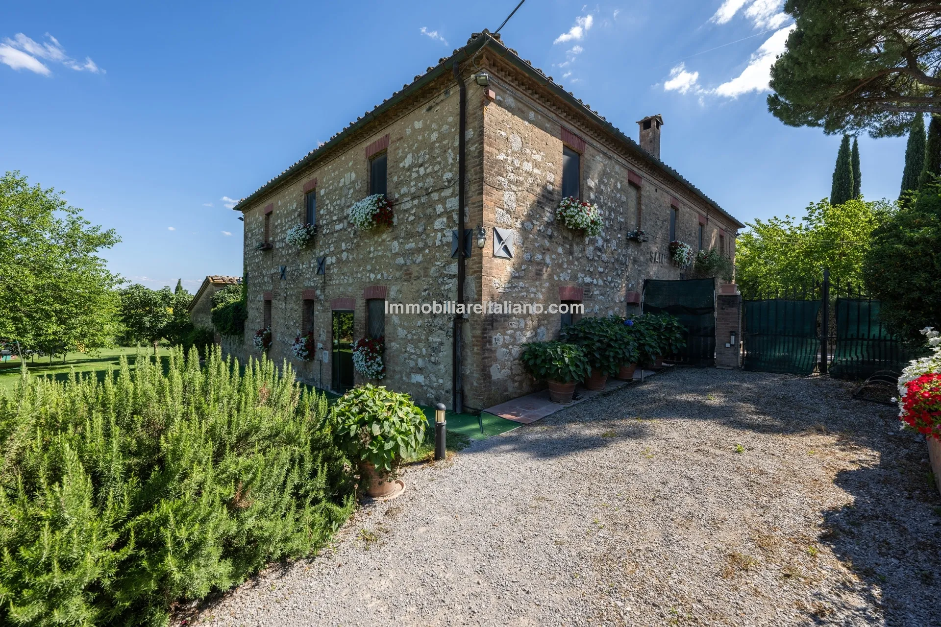 Tuscan Farmhouse with Agritourism Potential near Siena - View image 12 of 63