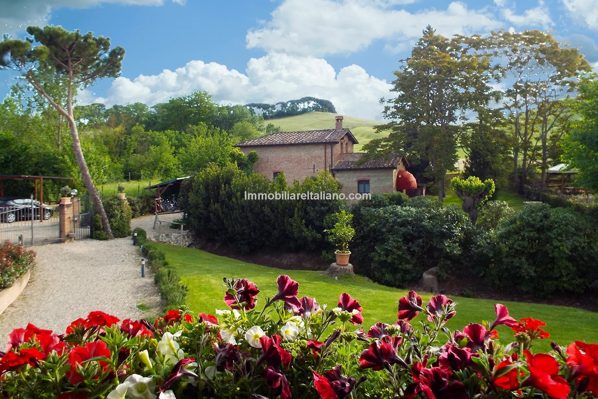 Tuscan Farmhouse with Agritourism Potential near Siena - View image 17 of 63