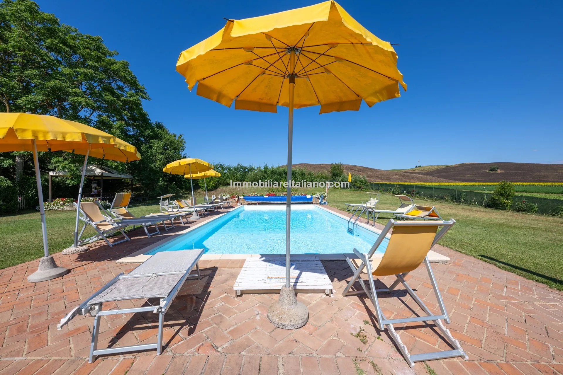 Tuscan Farmhouse with Agritourism Potential near Siena - View image 25 of 63