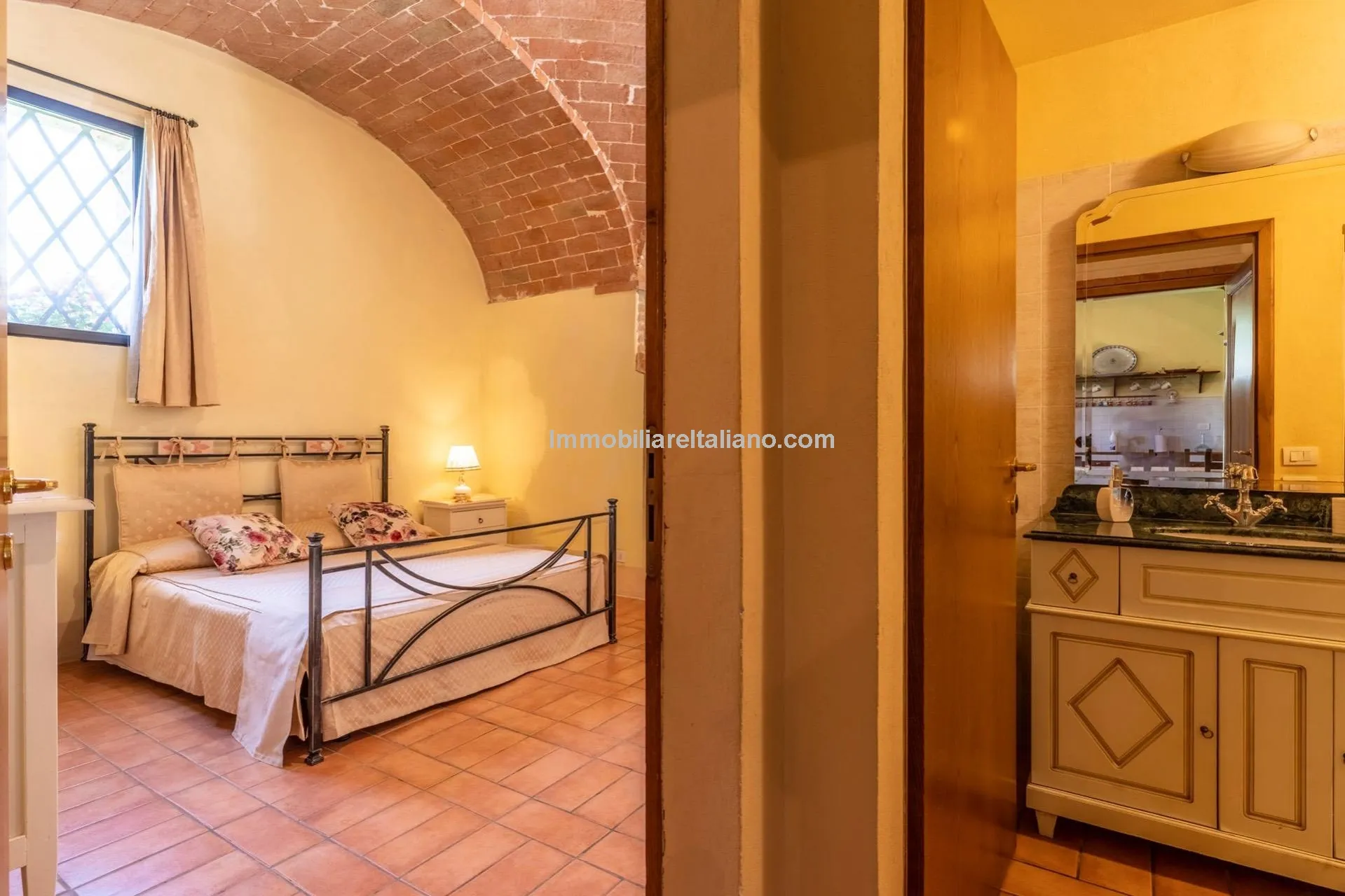 Tuscan Farmhouse with Agritourism Potential near Siena - View image 33 of 63