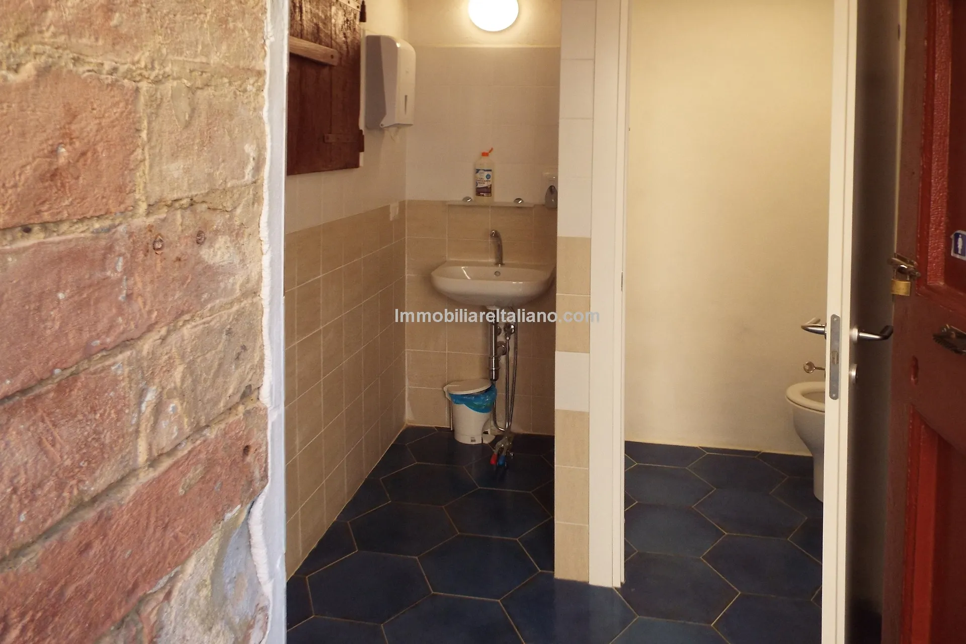 Tuscan Farmhouse with Agritourism Potential near Siena - View image 63 of 63