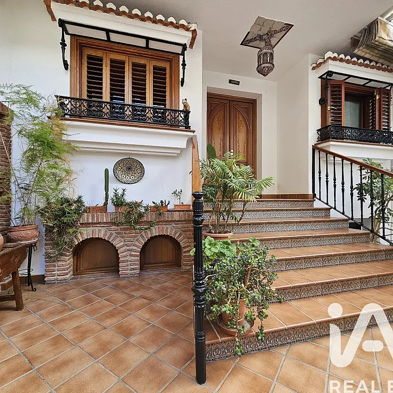 Spacious 4-Bedroom House with Balcony and Parking in Dúrcal, Andalusia