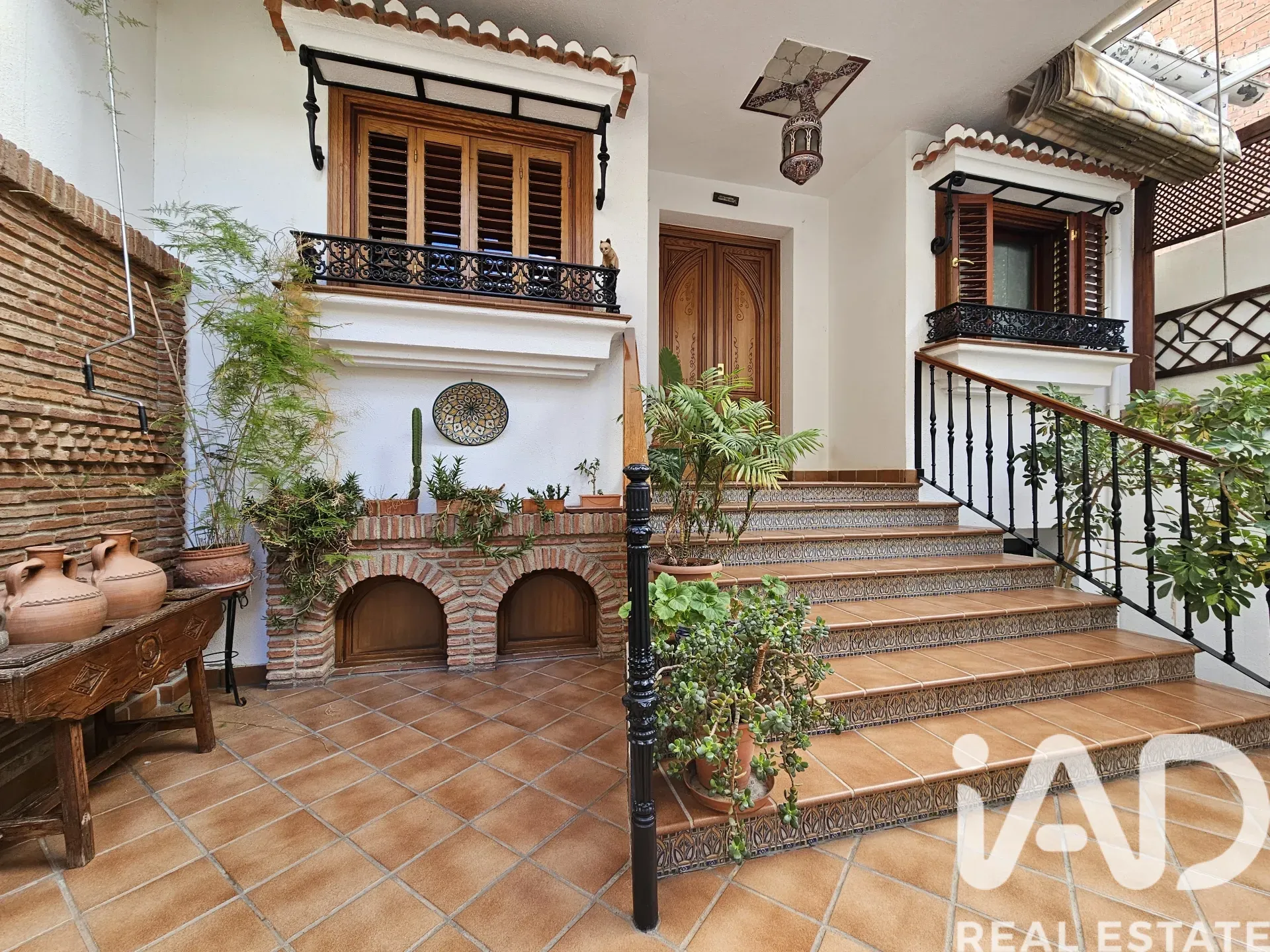 Spacious 4-Bedroom House with Balcony and Parking in Dúrcal, Andalusia - Image 1