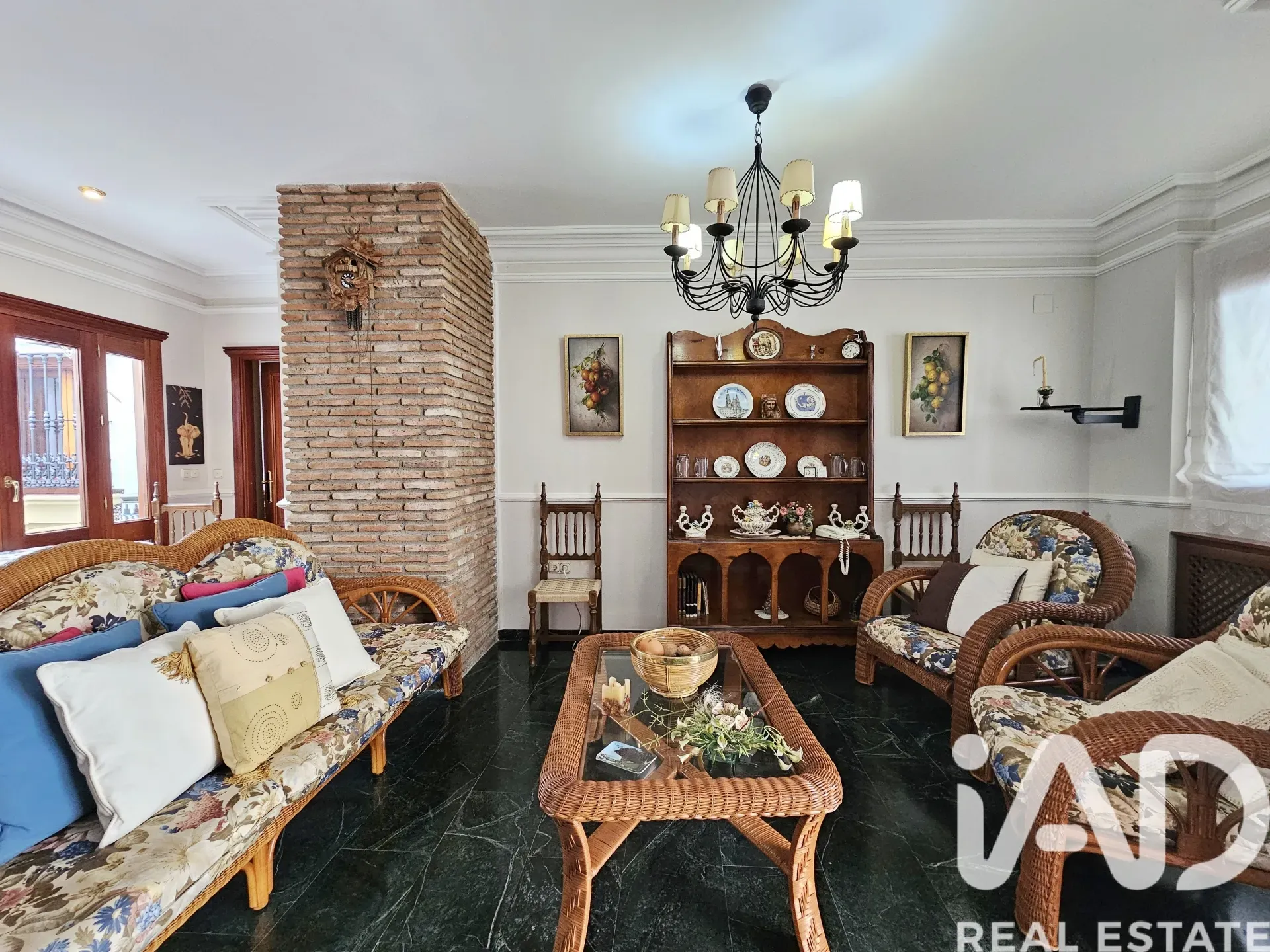 Spacious 4-Bedroom House with Balcony and Parking in Dúrcal, Andalusia - Image 3