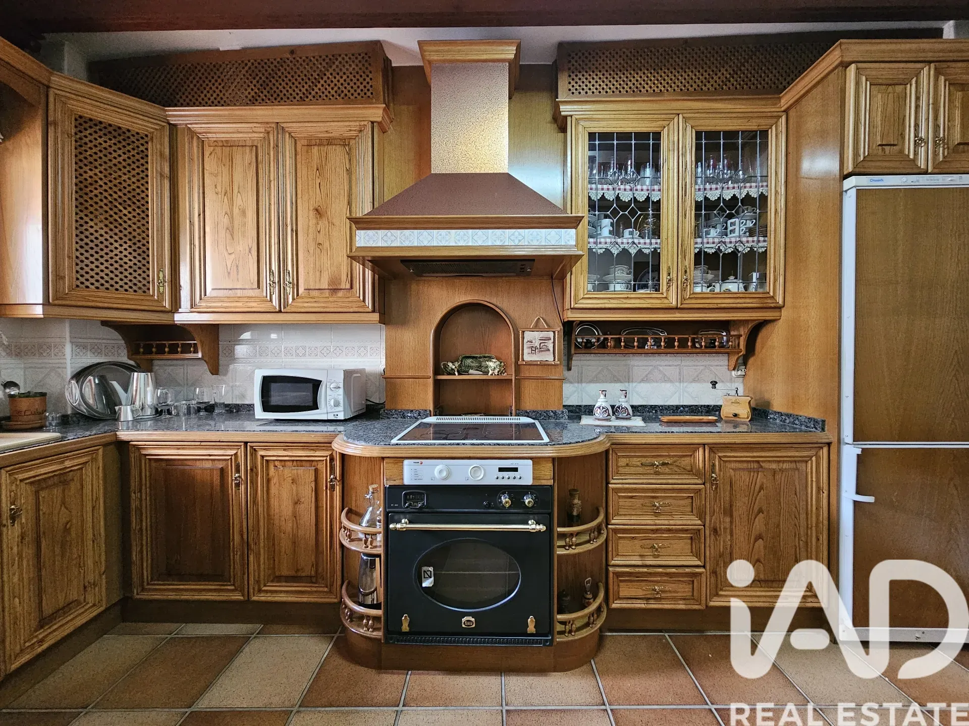 Spacious 4-Bedroom House with Balcony and Parking in Dúrcal, Andalusia - View image 11 of 37