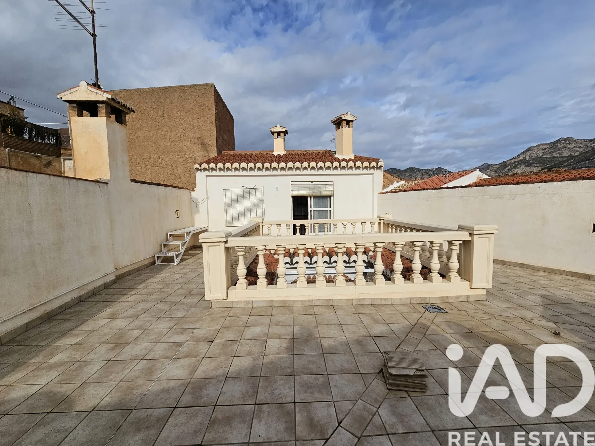 Spacious 4-Bedroom House with Balcony and Parking in Dúrcal, Andalusia - View image 25 of 37