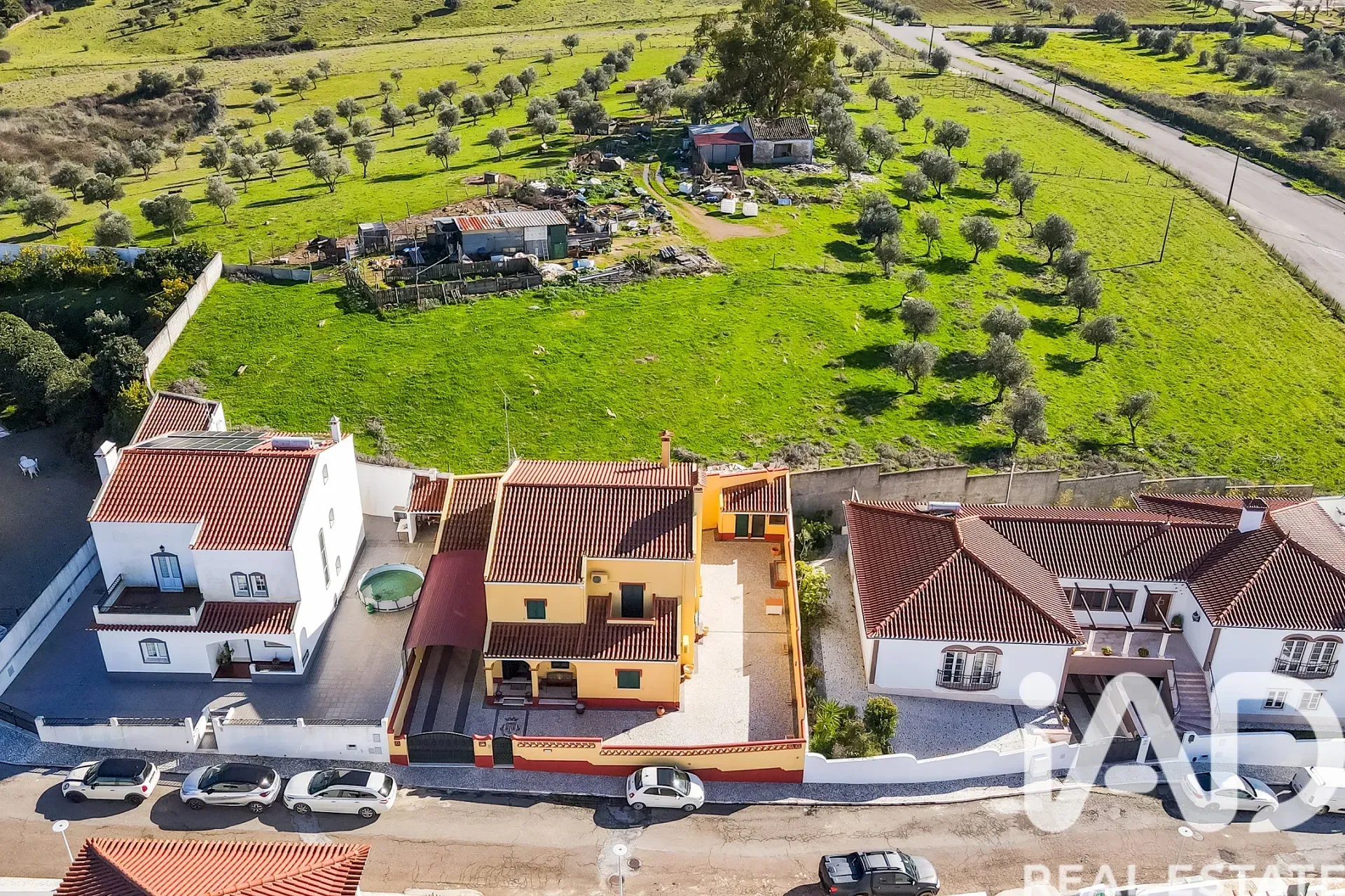 Rummeligt hus med 4 soveværelser, altan og parkeringsplads i Vila Viçosa - Image 3