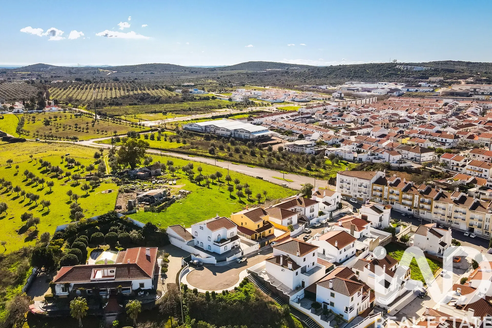 Rummeligt hus med 4 soveværelser, altan og parkeringsplads i Vila Viçosa - Image 5