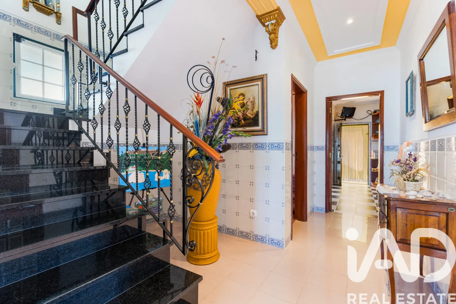 Rummeligt hus med 4 soveværelser, altan og parkeringsplads i Vila Viçosa - Vis billede 10 af 36