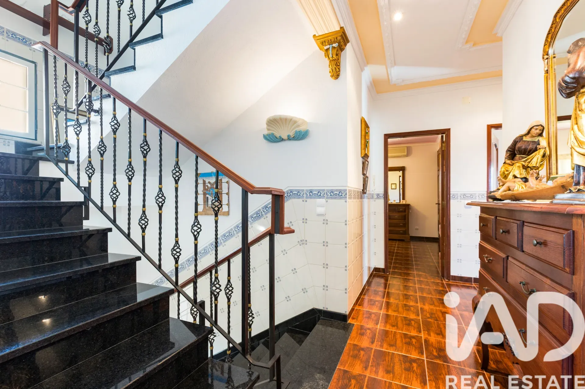 Rummeligt hus med 4 soveværelser, altan og parkeringsplads i Vila Viçosa - Vis billede 23 af 36