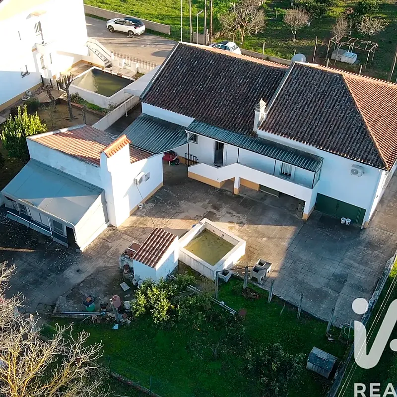 Spacious 6-Bedroom House with Garden and Balcony in Évora, Portugal