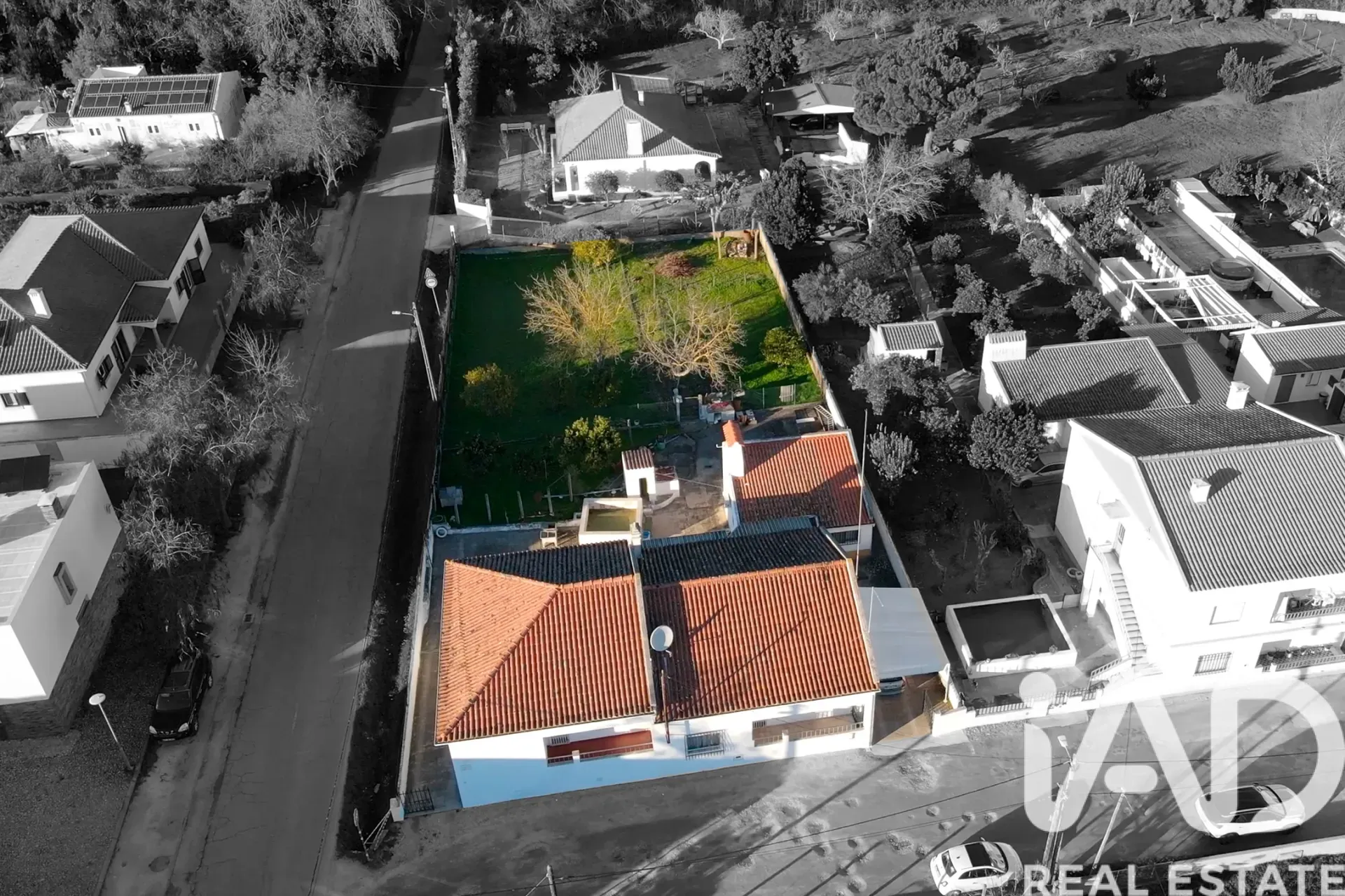 Spacious 6-Bedroom House with Garden and Balcony in Évora, Portugal - Image 3