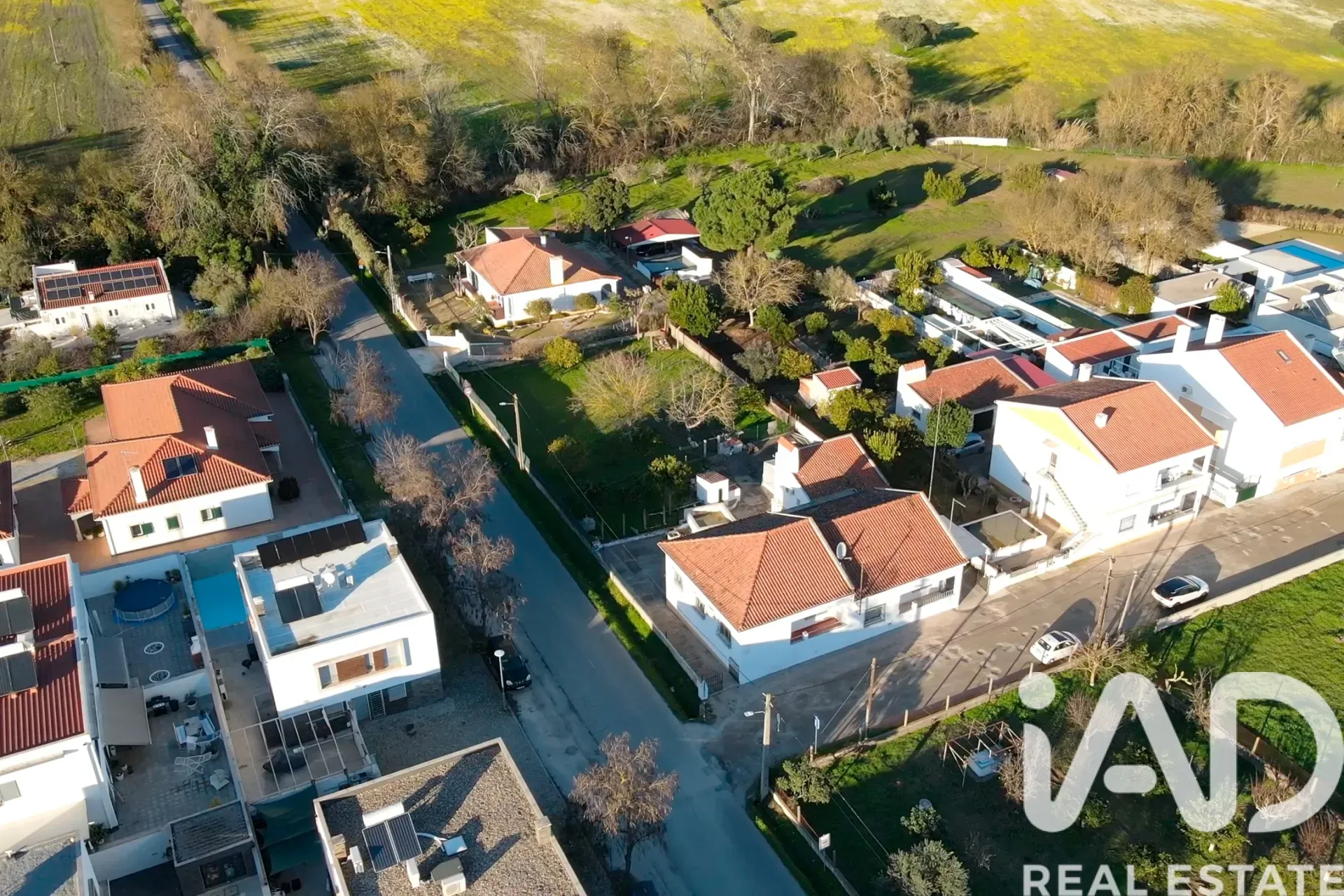 Spacious 6-Bedroom House with Garden and Balcony in Évora, Portugal - Image 5