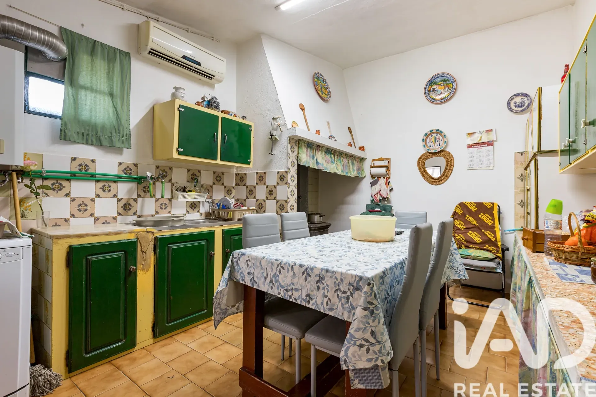 Spacious 6-Bedroom House with Garden and Balcony in Évora, Portugal - View image 27 of 33