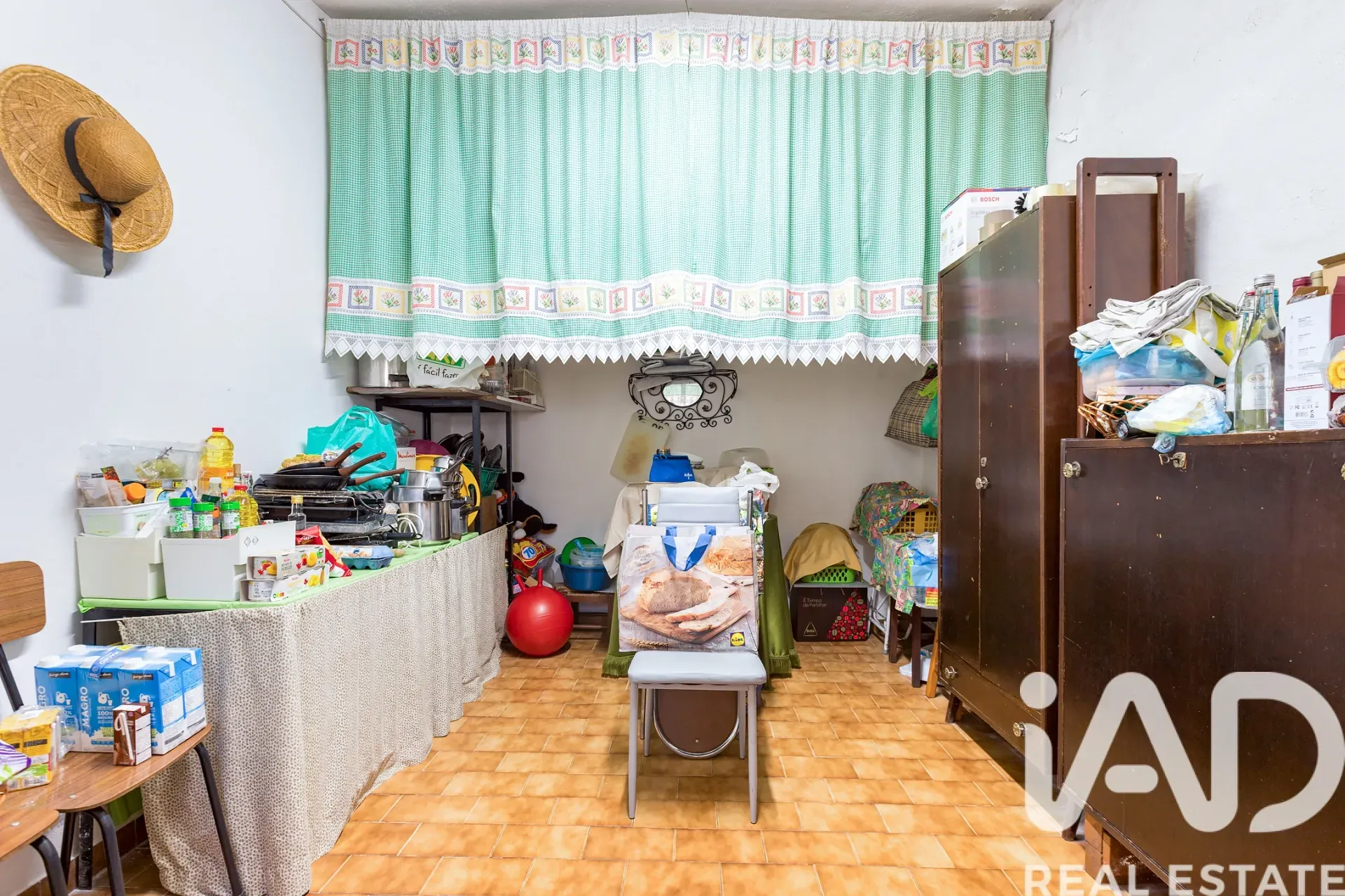 Spacious 6-Bedroom House with Garden and Balcony in Évora, Portugal - View image 28 of 33