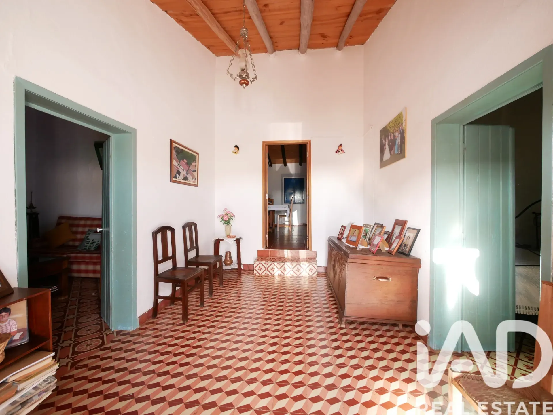 1950s Three-Bedroom House with Expansive Garden in Alentejo, Portugal - Image 4