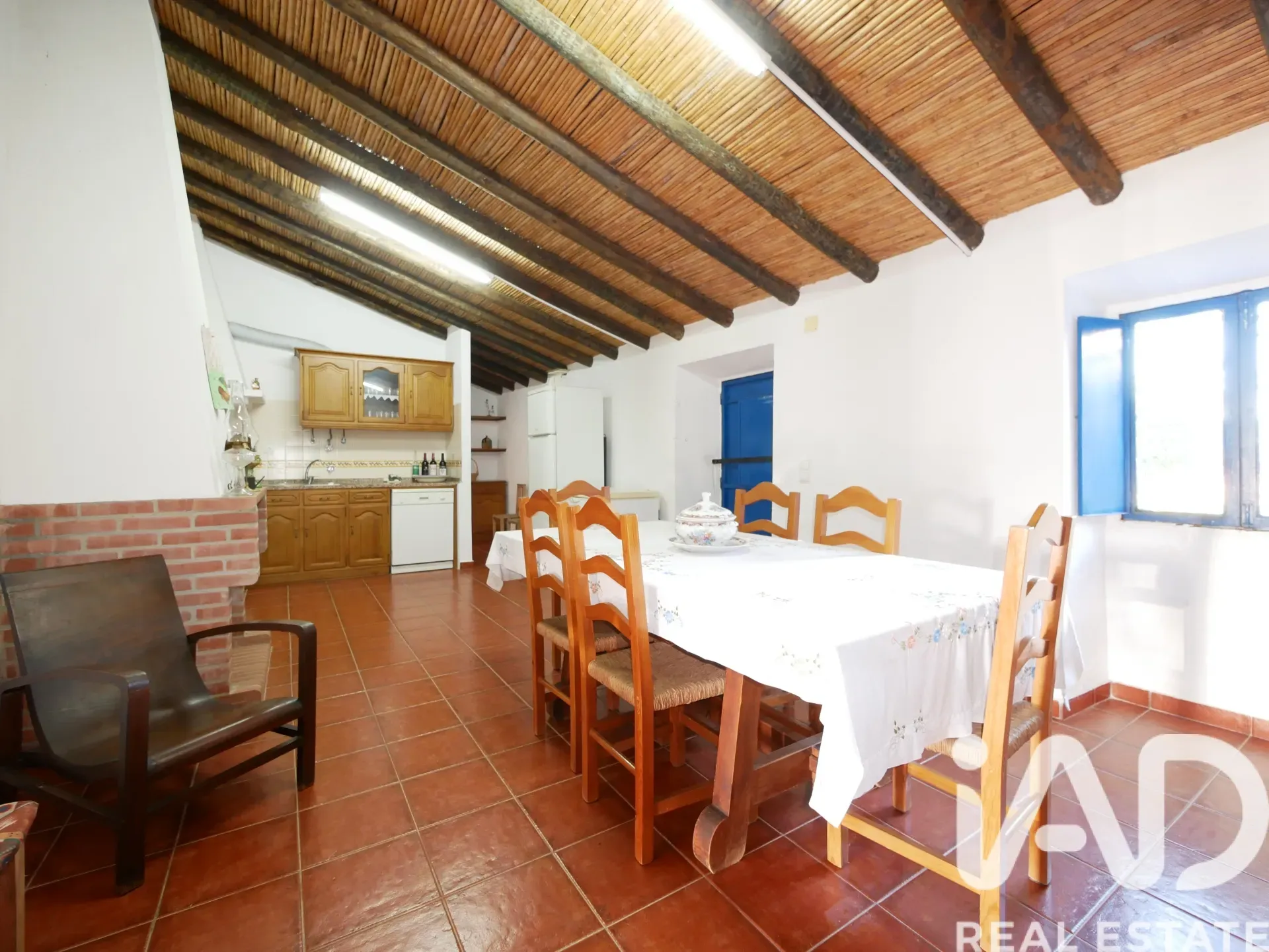 1950s Three-Bedroom House with Expansive Garden in Alentejo, Portugal - Image 5