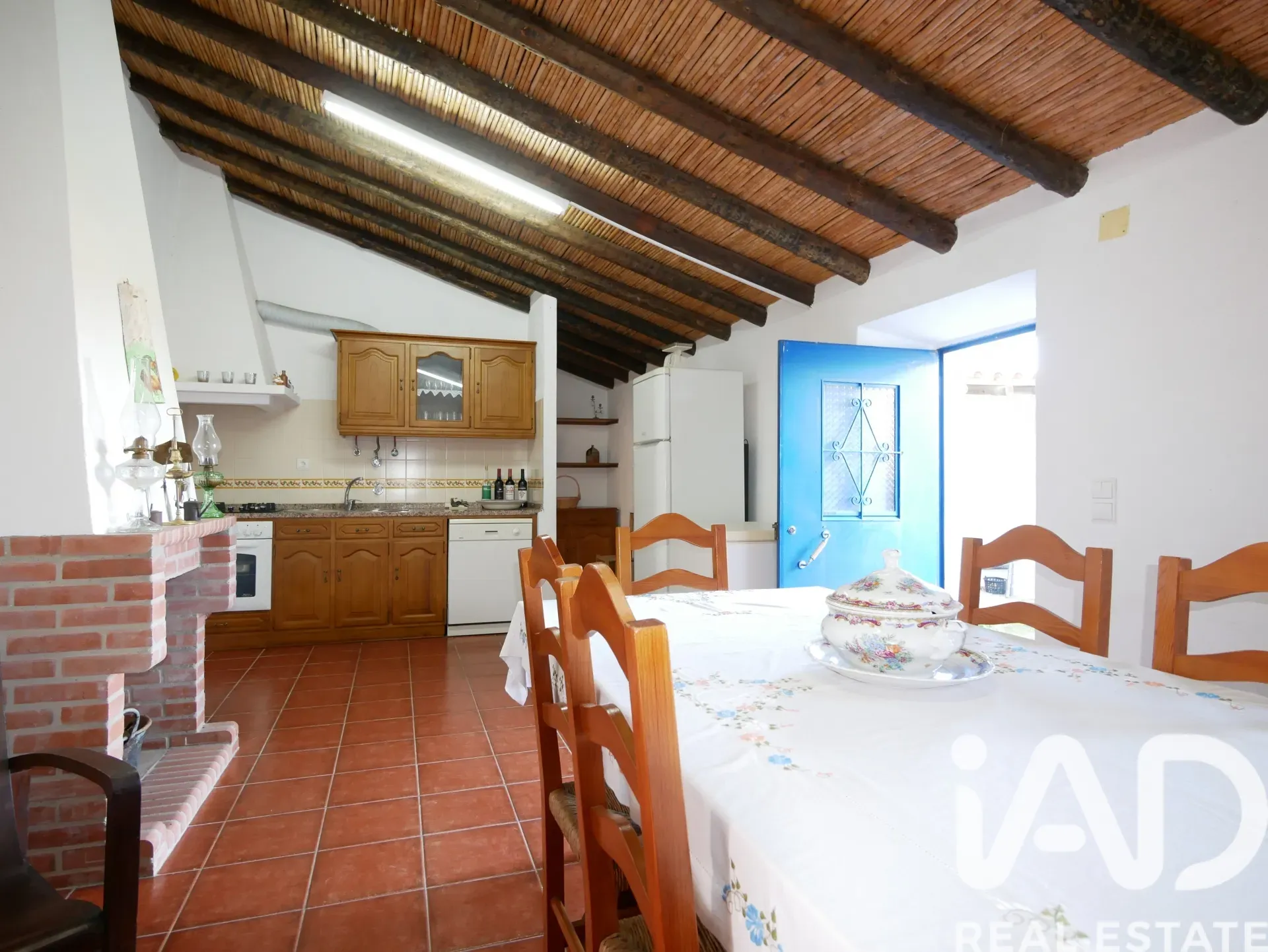 1950s Three-Bedroom House with Expansive Garden in Alentejo, Portugal - View image 7 of 40