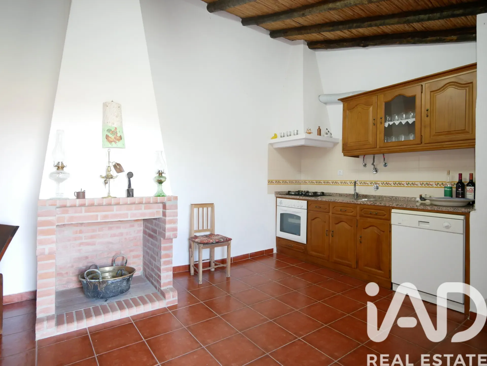 1950s Three-Bedroom House with Expansive Garden in Alentejo, Portugal - View image 8 of 40