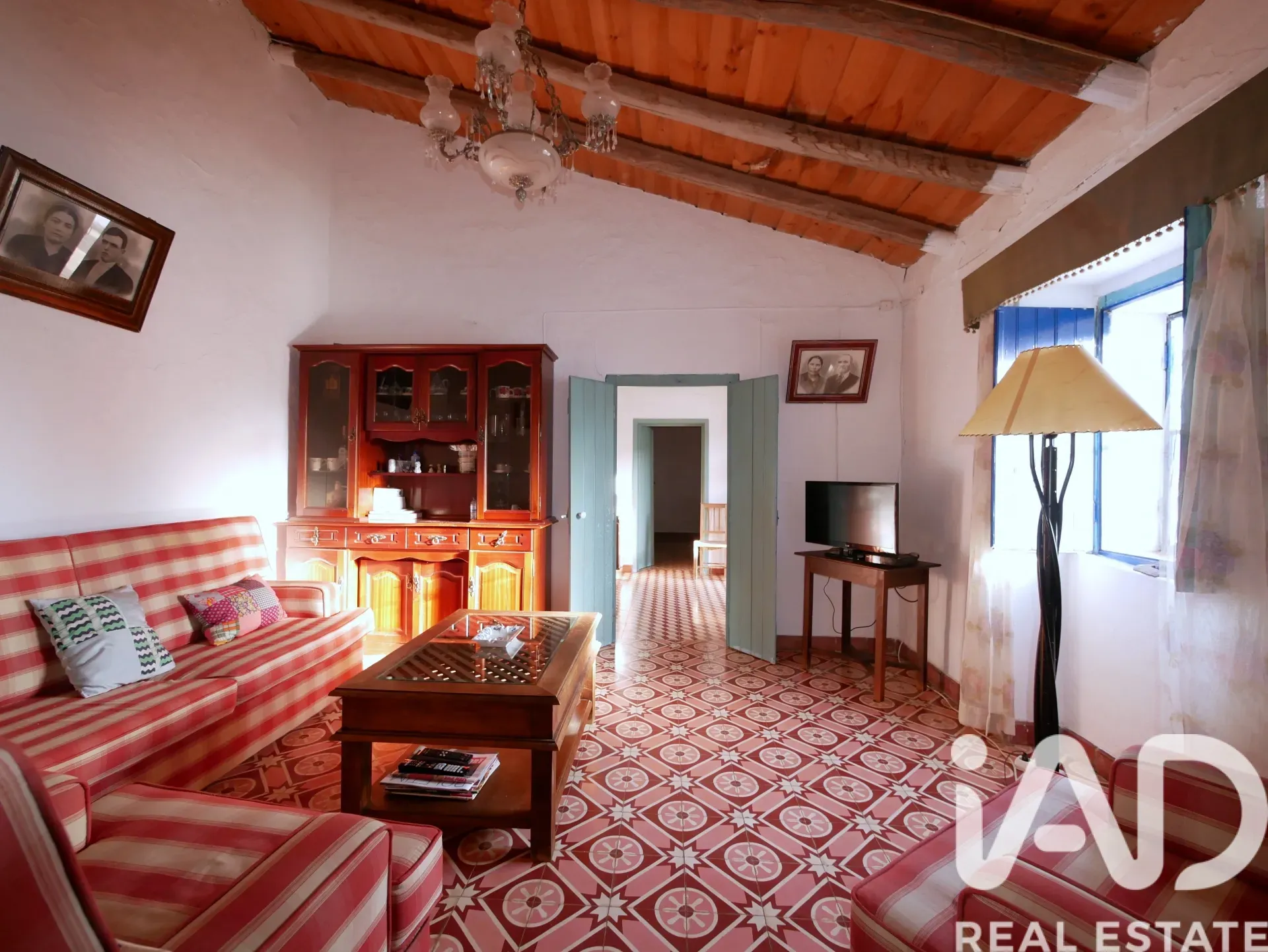 1950s Three-Bedroom House with Expansive Garden in Alentejo, Portugal - View image 10 of 40