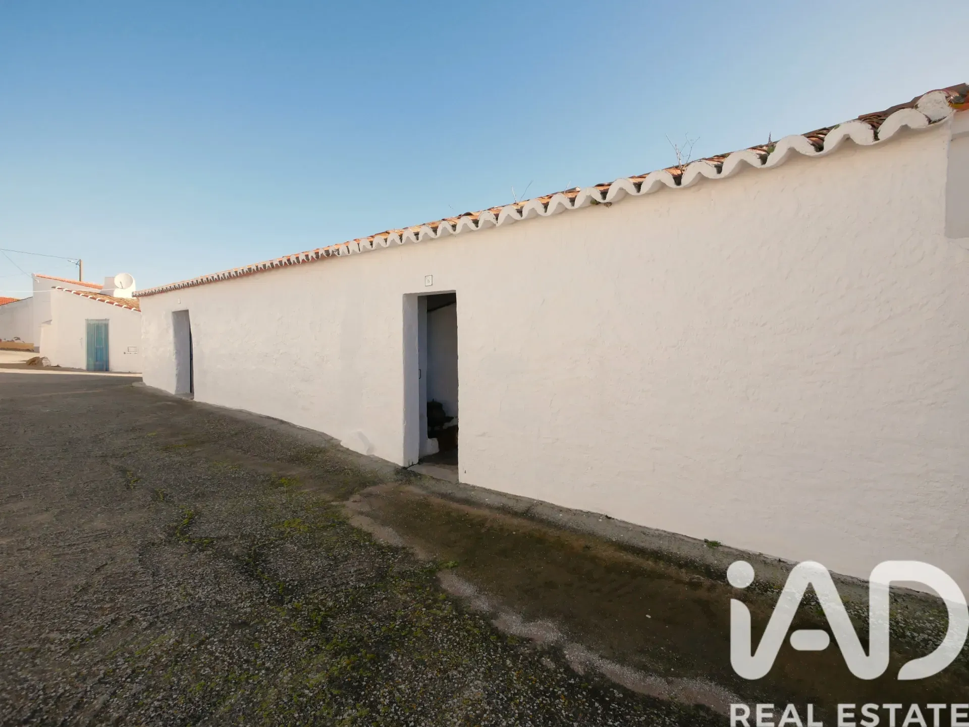 1950s Three-Bedroom House with Expansive Garden in Alentejo, Portugal - View image 33 of 40