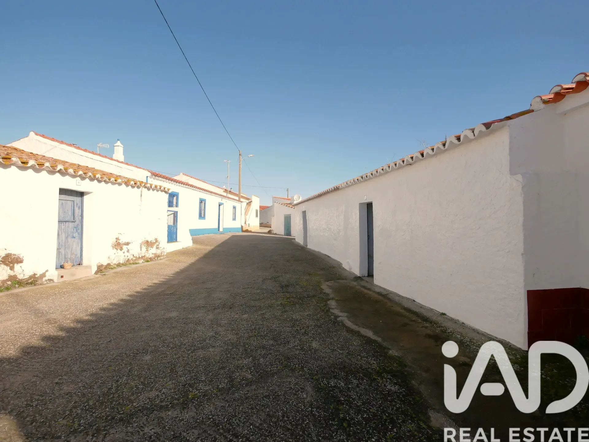 1950s Three-Bedroom House with Expansive Garden in Alentejo, Portugal - View image 34 of 40