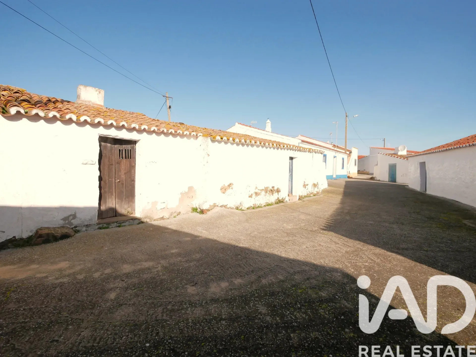 1950s Three-Bedroom House with Expansive Garden in Alentejo, Portugal - View image 35 of 40