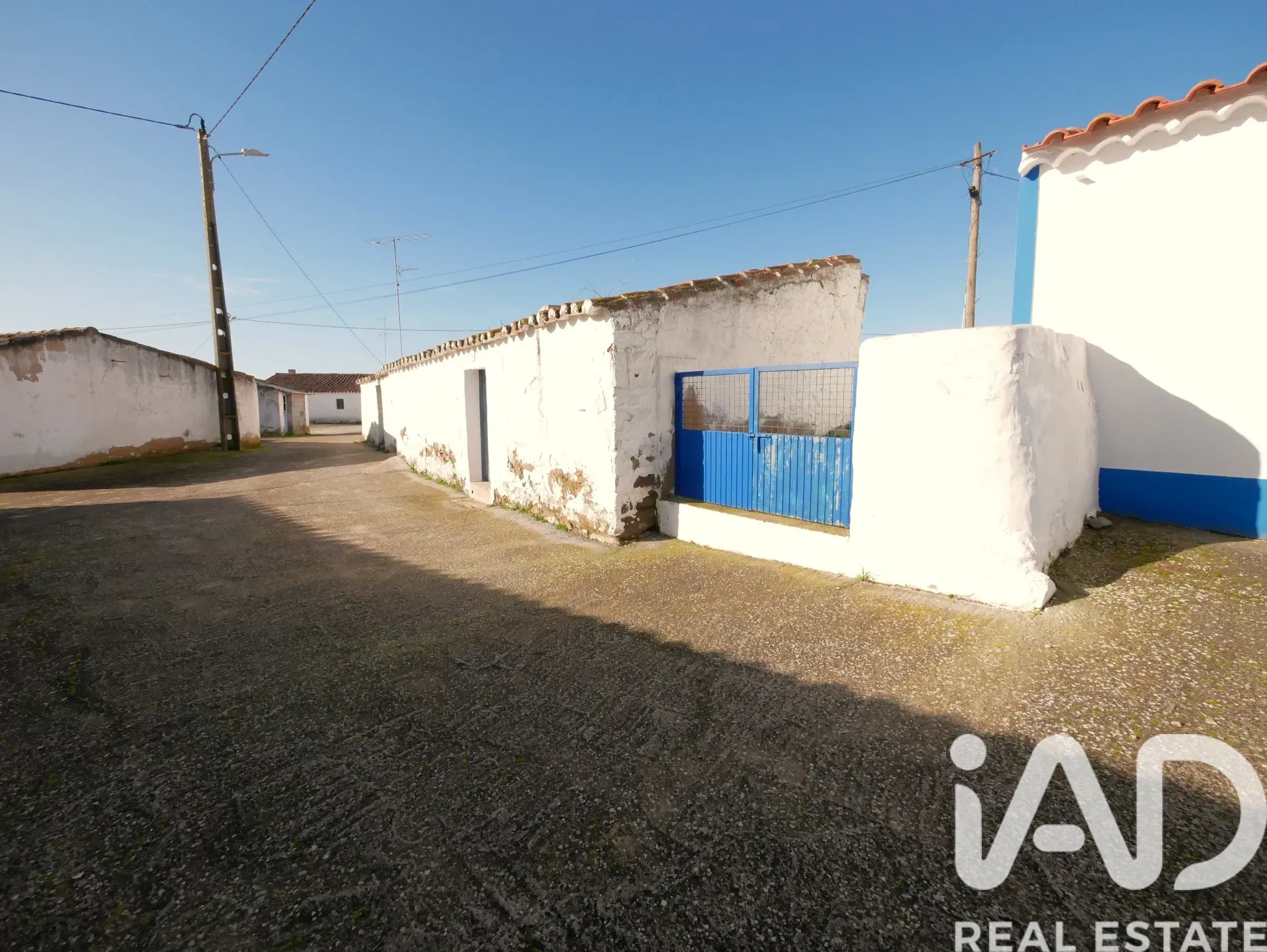 1950s Three-Bedroom House with Expansive Garden in Alentejo, Portugal - View image 37 of 40