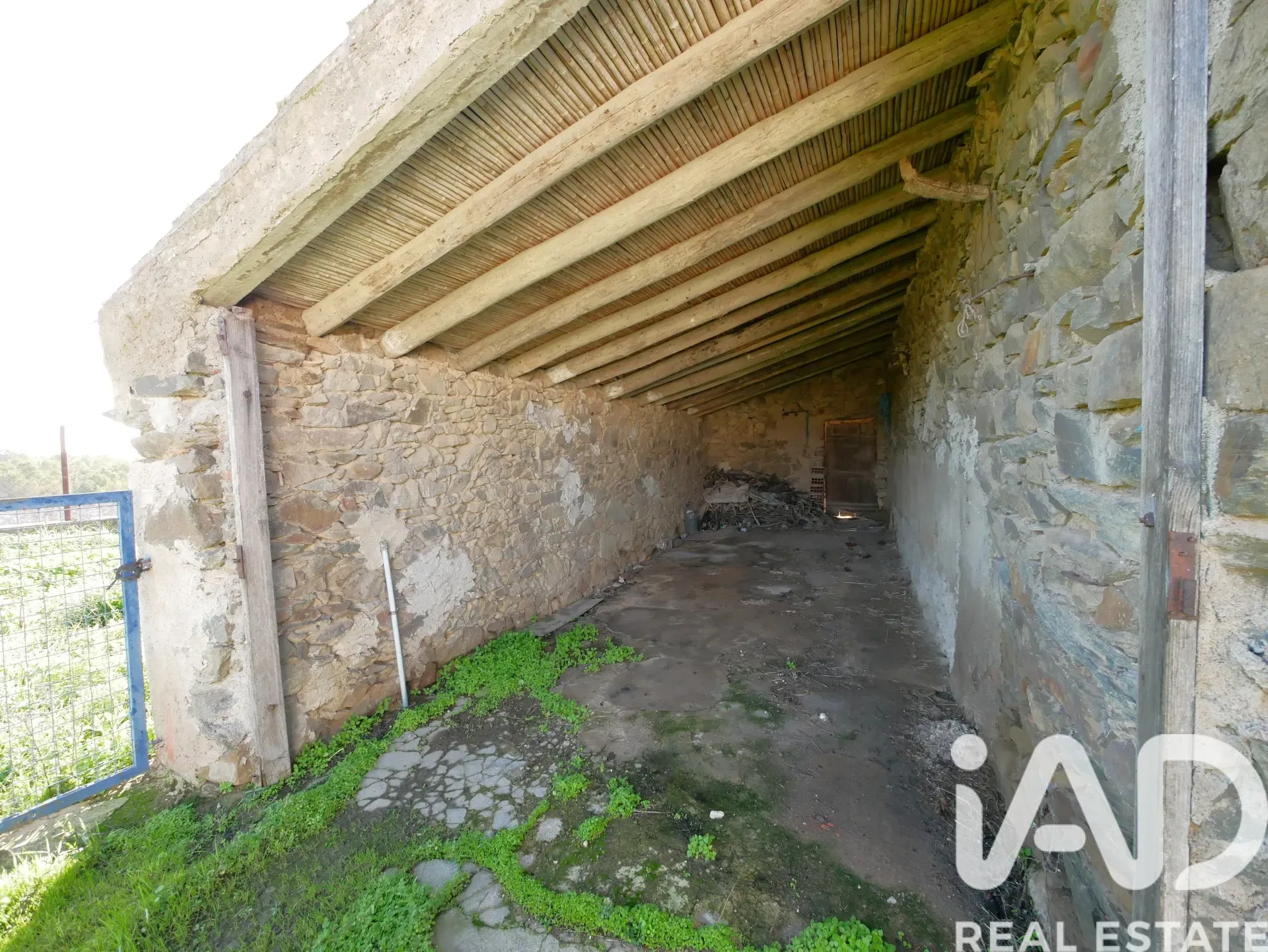 1950s Three-Bedroom House with Expansive Garden in Alentejo, Portugal - View image 38 of 40
