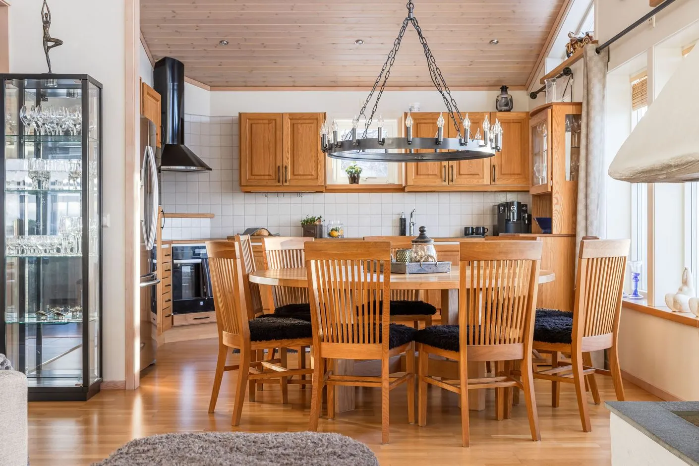 4-Bedroom Furnished House with Expansive Garden in Björnrike, Sweden - View image 6 of 44